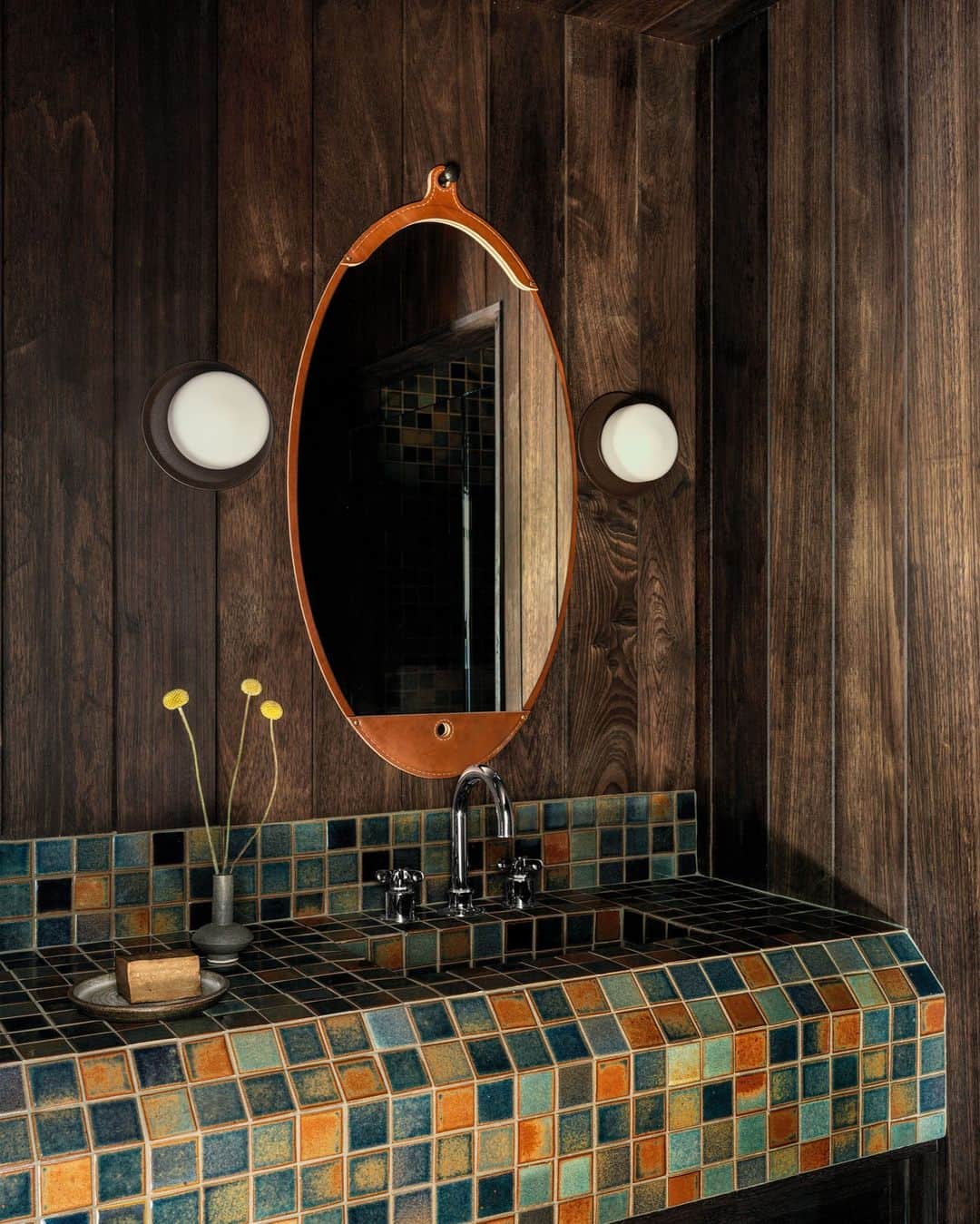 のインスタグラム：「The ryokan, or traditional Japanese inn, was a major point of departure for this Park City, Utah ski house; each hospitality ritual adds an experiential layer to the design. “It was important for it to feel like a real getaway,” says Stephanie Luk, director of interiors for Electric Bowery (@electricbowery). Here, in a bathroom off a study, the design team incorporated dark, stained timber and clad the vanity in autumn-colored handcrafted tiles from @filmoreclark.  Adds Electric Bowery senior associate Daniella Gohari, “Every surface in the house was considered.”  Click the link in the bio to tour the rest of this non-traditional ski chalet, as featured in our October 2023 issue. Written by @janellezara. Photographed by @chrismottalini.」