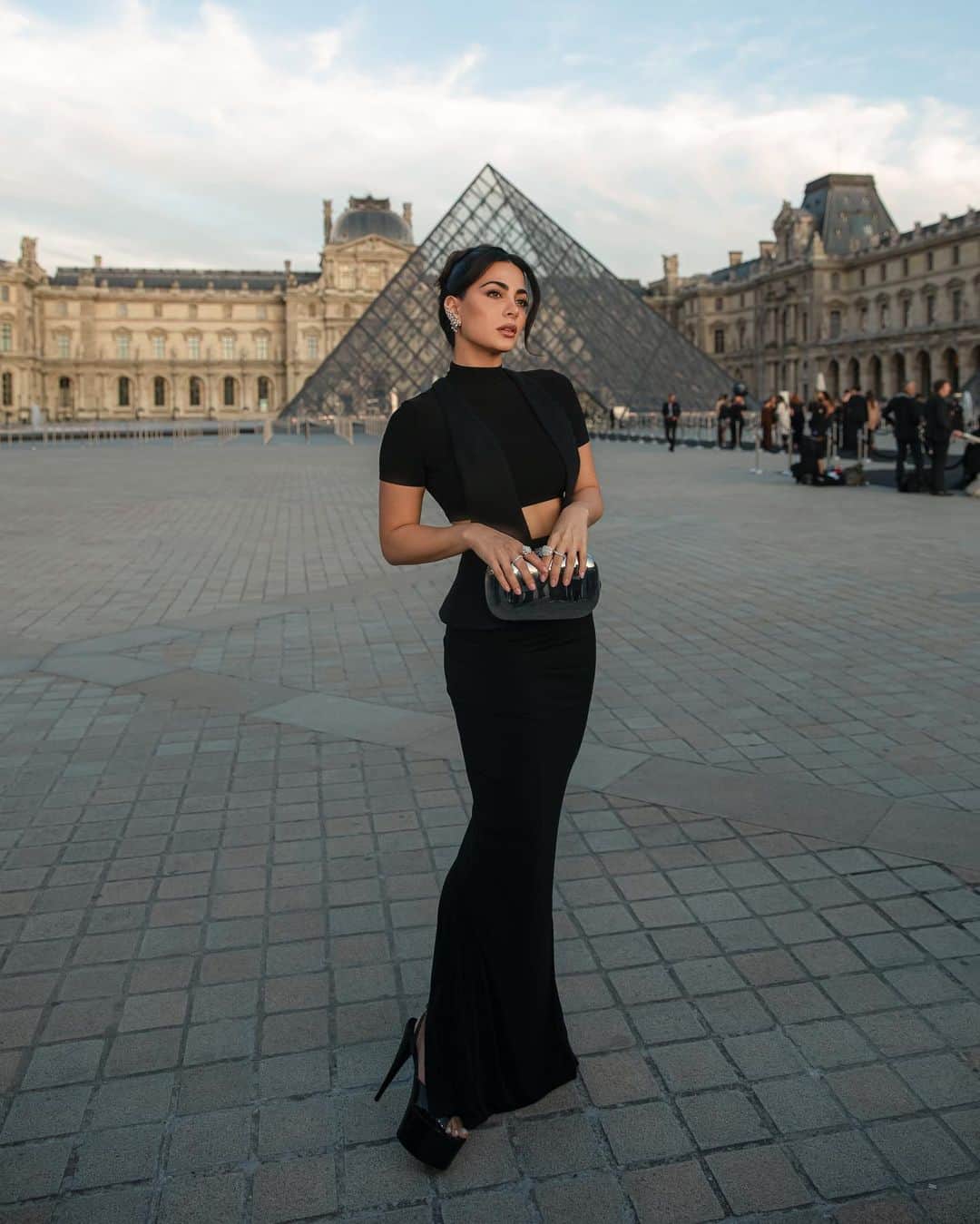 エメロード・トビアのインスタグラム：「🤍 Vera Wang x Lancôme x Louvre 🤍」