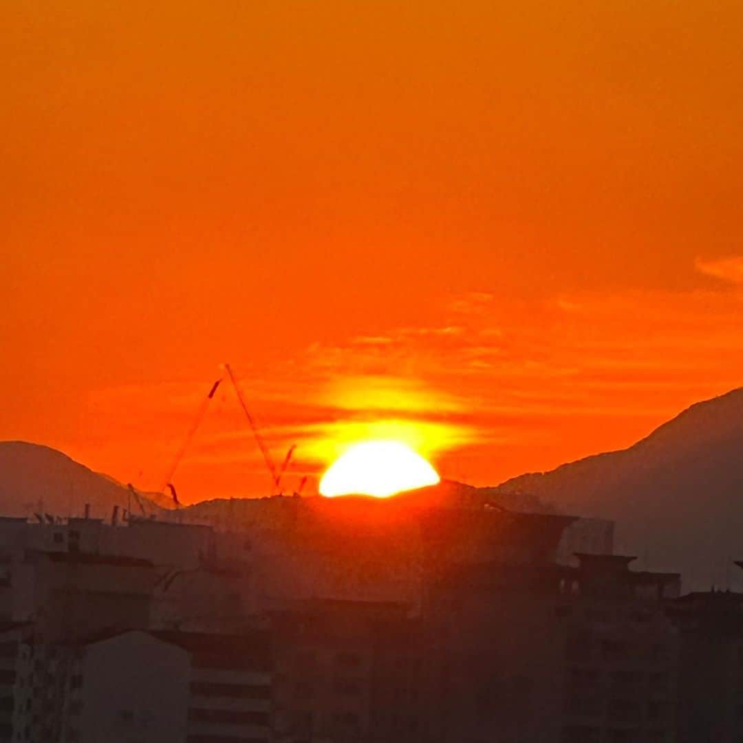 リュ・ジュニョルさんのインスタグラム写真 - (リュ・ジュニョルInstagram)「The sun rises on monday」10月2日 6時39分 - ryusdb