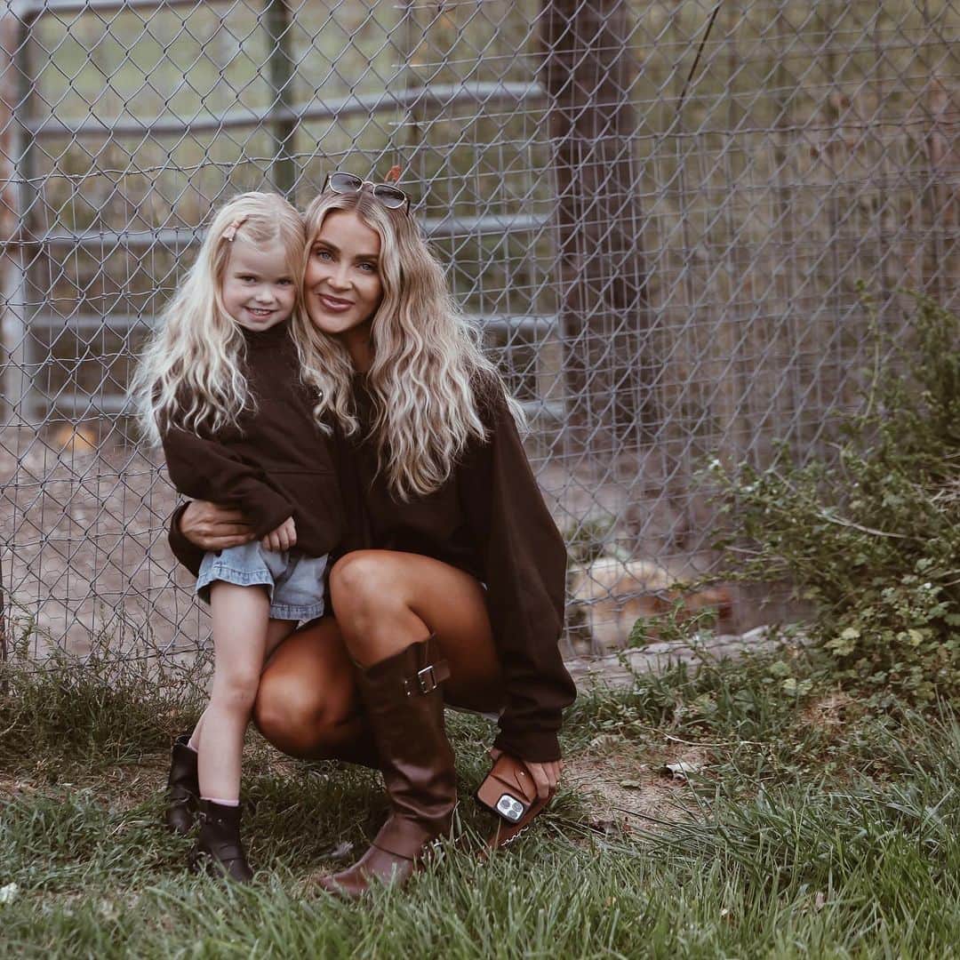 Cara Van Brocklinのインスタグラム：「Saturday’s through @brodyvan23’s eyes 📷」