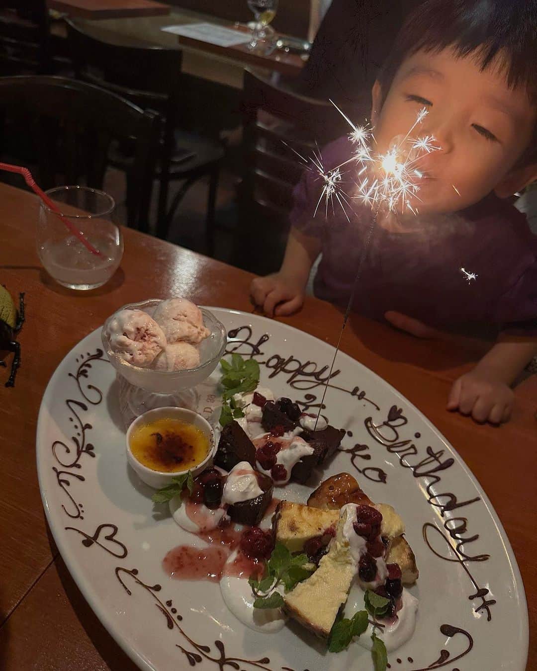 小田切恵子さんのインスタグラム写真 - (小田切恵子Instagram)「大好きな友達と家族と過ごせた誕生日🎂  また一つ歳を重ねました👐  恵まれてるな〜（恵子だから）幸せだな〜（少々言い聞かせ）と感じる事が多くてとにかく楽しんで笑って突っ走っていきたいと思います。  私を産んでくれたママ🤱🏻元気？直接ありがとうが伝えられないけれどいつも心の中で想ってる♡ #loveyou  #happybirthdaytome #いつもありがとう」10月2日 6時50分 - keikoodagiri101