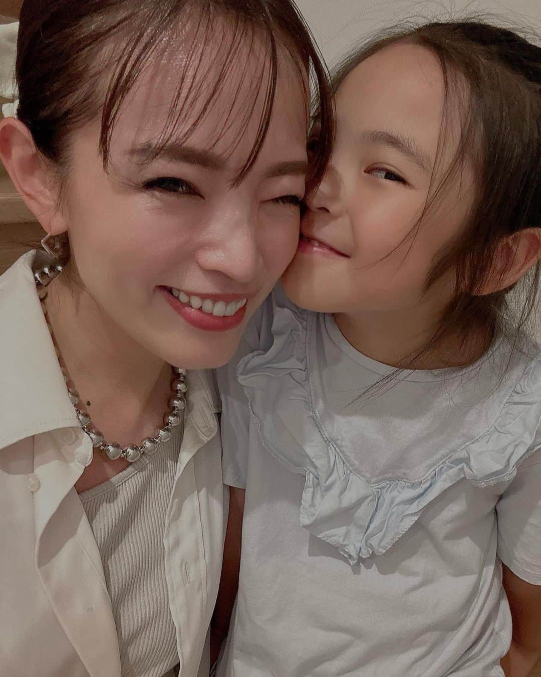 小田切恵子のインスタグラム：「大好きな友達と家族と過ごせた誕生日🎂  また一つ歳を重ねました👐  恵まれてるな〜（恵子だから）幸せだな〜（少々言い聞かせ）と感じる事が多くてとにかく楽しんで笑って突っ走っていきたいと思います。  私を産んでくれたママ🤱🏻元気？直接ありがとうが伝えられないけれどいつも心の中で想ってる♡ #loveyou  #happybirthdaytome #いつもありがとう」