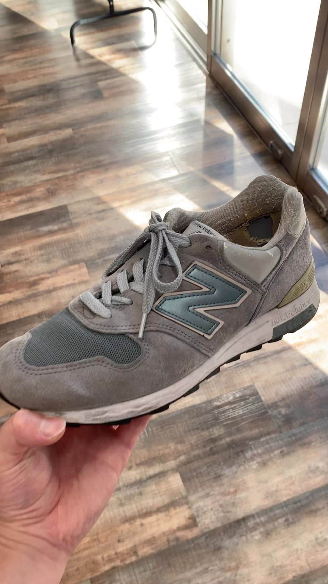 Sneaker At Randomのインスタグラム：「New Balance 1400の履き口内外張替のビフォーアフター  #newbalance#m1400#m1400sb#sneakeratrandom#スニーカーアトランダム#junkyard#ジャンクヤード#sneaker#スニーカー#スニーカー修理#スニーカーカスタム#市川#本八幡#高円寺#心斎橋#angeluspaint#アンジェラスペイント#arata#アラタ」