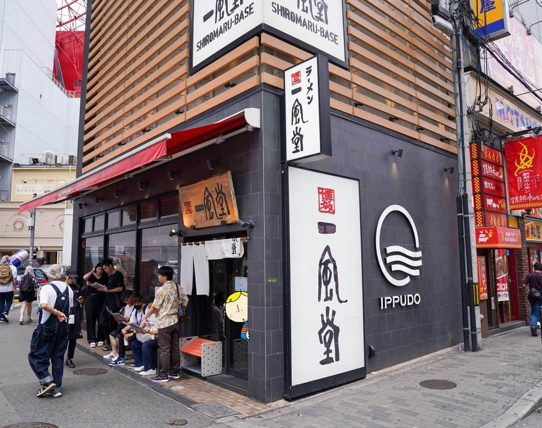 Osaka Bob（大阪観光局公式キャラクター）のインスタグラム：「Ippudo is nationally renowned for its rich pork bone ramen 🍜, and it's originally from Osaka! ‼️ Try the Osaka-style pork bone ramen for sure. 👍   一風堂は濃厚な豚骨ラーメンで有名な全国屈指のラーメン屋やで🍜 実は発祥は大阪やねん‼️ 大阪スタイルの豚骨ラーメンぜひ食べてみて👍   —————————————————————  #maido #withOsakaBob #OSAKA #osakatrip #japan #nihon #OsakaJapan #大坂 #오사카 #大阪 #Оsака #Осака #โอซาก้า #大阪観光 #sightseeing #Osakatravel #Osakajepang #traveljepang #osakatravel #osakatrip #一風堂」