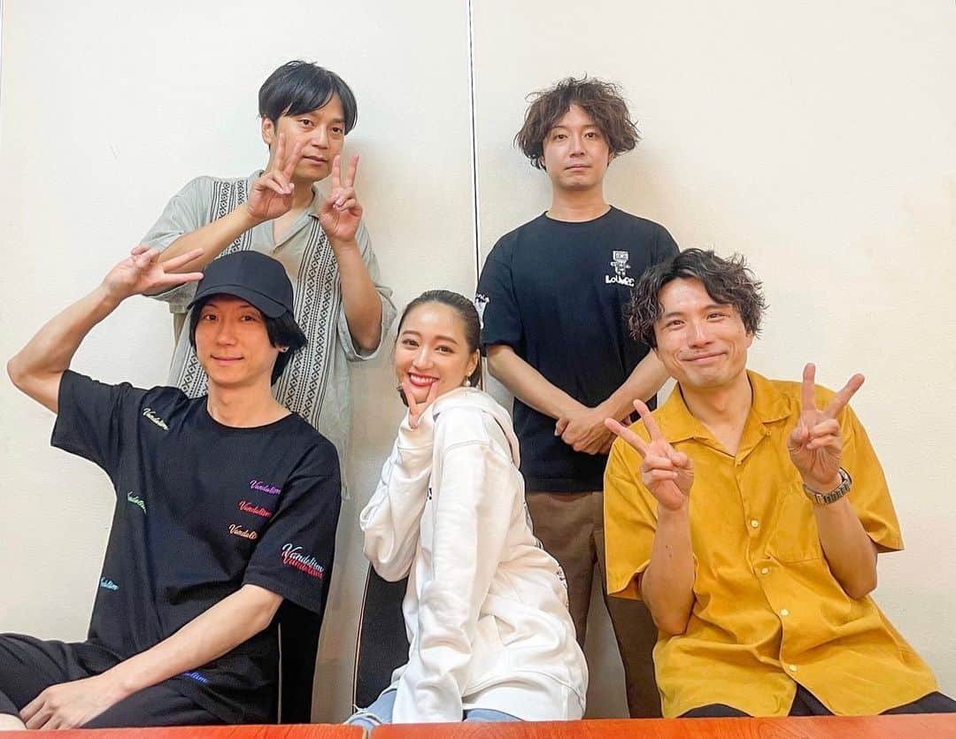 高井淳のインスタグラム：「10/1 chay 10th Anniversary Tour 2023  『GRAND chay HOTEL』  福岡公演も 楽しき一日でした◎  chayさんの沢山想いが詰まったステージ そしてファンの皆さんのサプライズも素敵です。  それにしてもchayさんパワフル いつも元気ハツラツ女史です。  バンドメンバー皆さんとのプレイも とても楽しかったです！！  僕は大阪＆福岡の参加でしたので 一足お先にファイナルで okamu.兄さんにバトンタッチです。  ありがとうございました！！  #chay  #grandchayhotel」