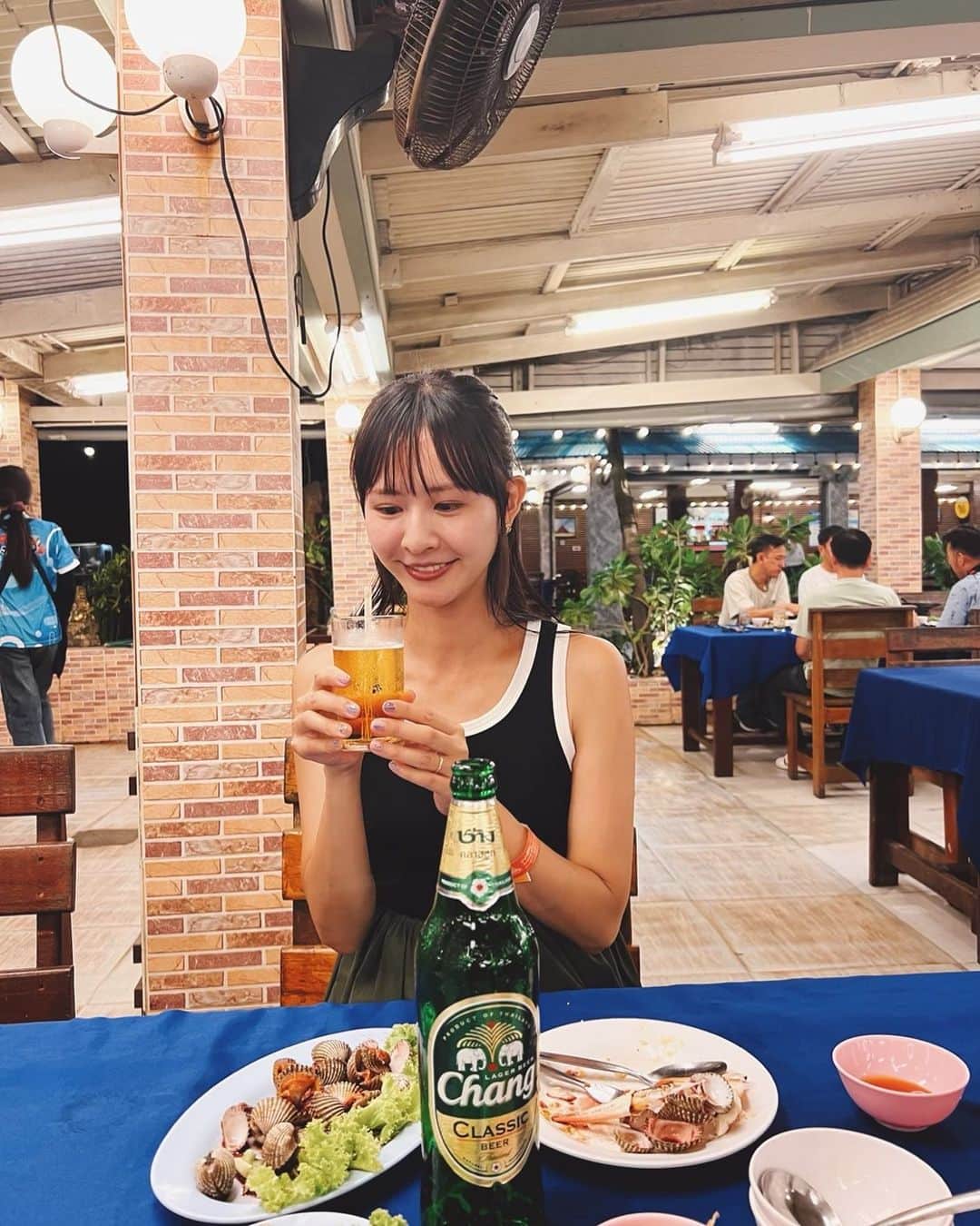 リサ さんのインスタグラム写真 - (リサ Instagram)「パタヤでビール頼んだら ストローで飲むスタイルだったよ、お疲れビール🇹🇭」10月2日 16時38分 - richa_ko