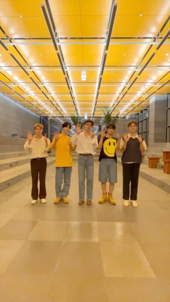 New Hope Clubのインスタグラム：「Counting down to coming back to 🇰🇷」