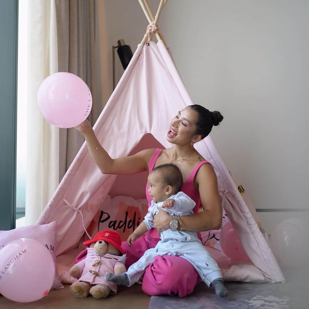 Jennifer Bachdimのインスタグラム：「*GIVEAWAY ALERT* I am giving away a Paddington Bear room! . . I want to share this happiness with all of you! Win a 1-night staycation in Deluxe Room with Paddington at The Langham, Jakarta by joining this giveaway: 🩷 Follow @jenniferbachdim , @langham_jakarta  🩷 like this post  🩷 Mention 3 friends / family in the comment section 🩷 Repost this post to your story using hashtag #TheLanghamJakarta #PaddingtonAtLangham #LovingLangham 🩷 Giveaway period: until 9. October 2023 A lucky winner will get a staycation @langham_jakarta in the Paddington Bear room and the winner will be announced on 10. October 2023.  Good luck guys!💗💗 #Giveaway」