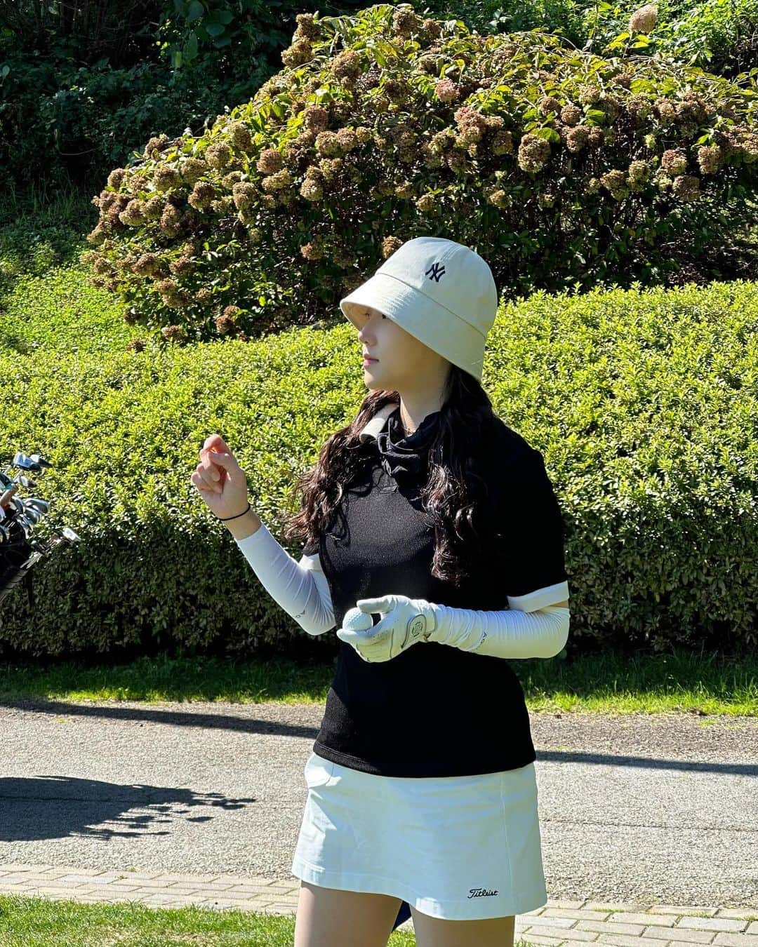 Ni Daのインスタグラム：「오늘도 잘~굴리고 등산 잘~하고갑니다 🏌🏻‍♀️🌱 후…」