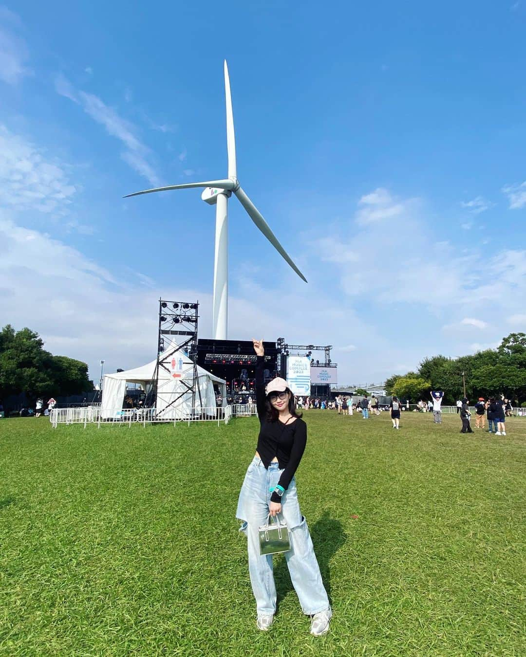 津島衣里のインスタグラム：「ひさしぶりの野外フェス🎧♡♡ 夏の終わりを感じられたフェスで幸せだった！！！  #piamusiccomplex #野外フェス #新木場 #フェス #夏の終わり」