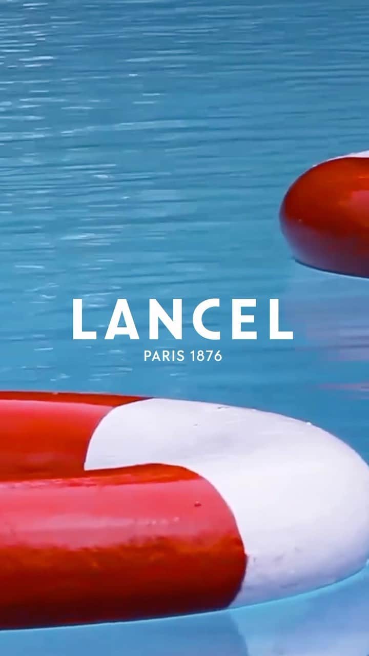 ランセルのインスタグラム：「Lancel Paris Fashion Week is coming… stay tuned!  #LancelParis #LancelTwist #PFW」