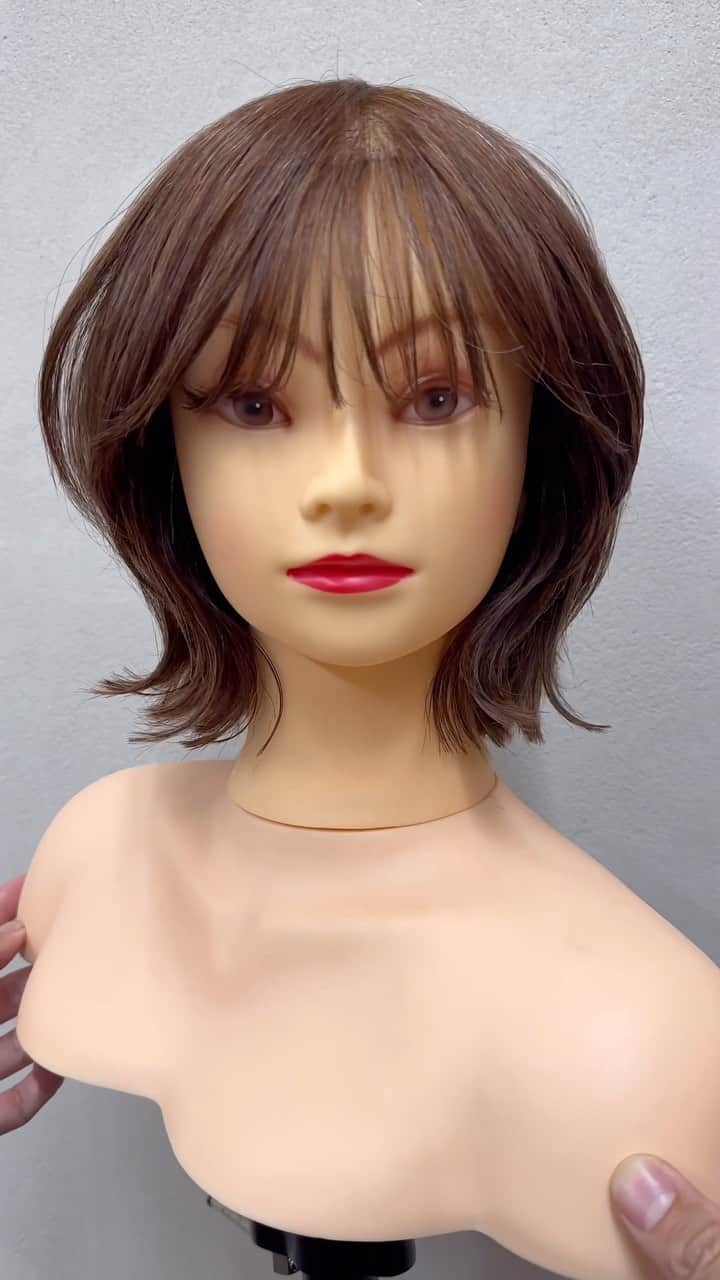 鶴谷和俊のインスタグラム：「重めボブから顔まわりレイヤーカットへ✂︎  使用ハサミ ・JOEWELL @joewell_global  @joewell_japan  ニューコバルト NC-5 ・HIKARI ハサミ #Japanesehairstyle #レイヤーカット #カット #ヘアカット #ヘアスタイル #髪型 #ทรงผม #ตัดผม #頭髮款式 #剪頭髮 #hair  #hairstyle #hairstyles #hairstyleideas #hairstylest #hairstyle #hairstylevideo #머리스타일 #머리스타일 #긴머리레이어드컷  #긴머리레이어드펌  #레이어드컷  #레이어드펌  #c컬  #여자머리  #여신머리  #하움 #허그컷  #허그펌」