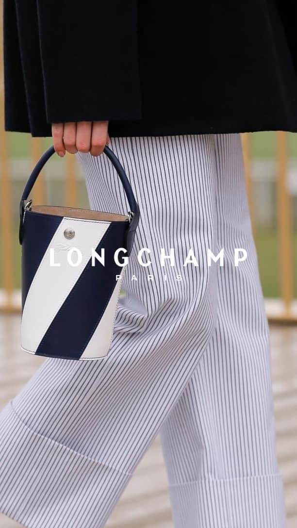 Longchampのインスタグラム：「Racing elegance.  Videographer: Audrey Janssens and Wandy Sinesi-Giusti Hair stylist: Pierre Saint-Sever Make-up artist: @helenevasnier Models: @nnmontse @zoethaets and @emverleun   #LongchampAtTheRaces #LongchampFW23 #longchamp #newcollection #longchampgirls #ootd #outfit #trendy #colorful #horseracing #hippodrome #stables」