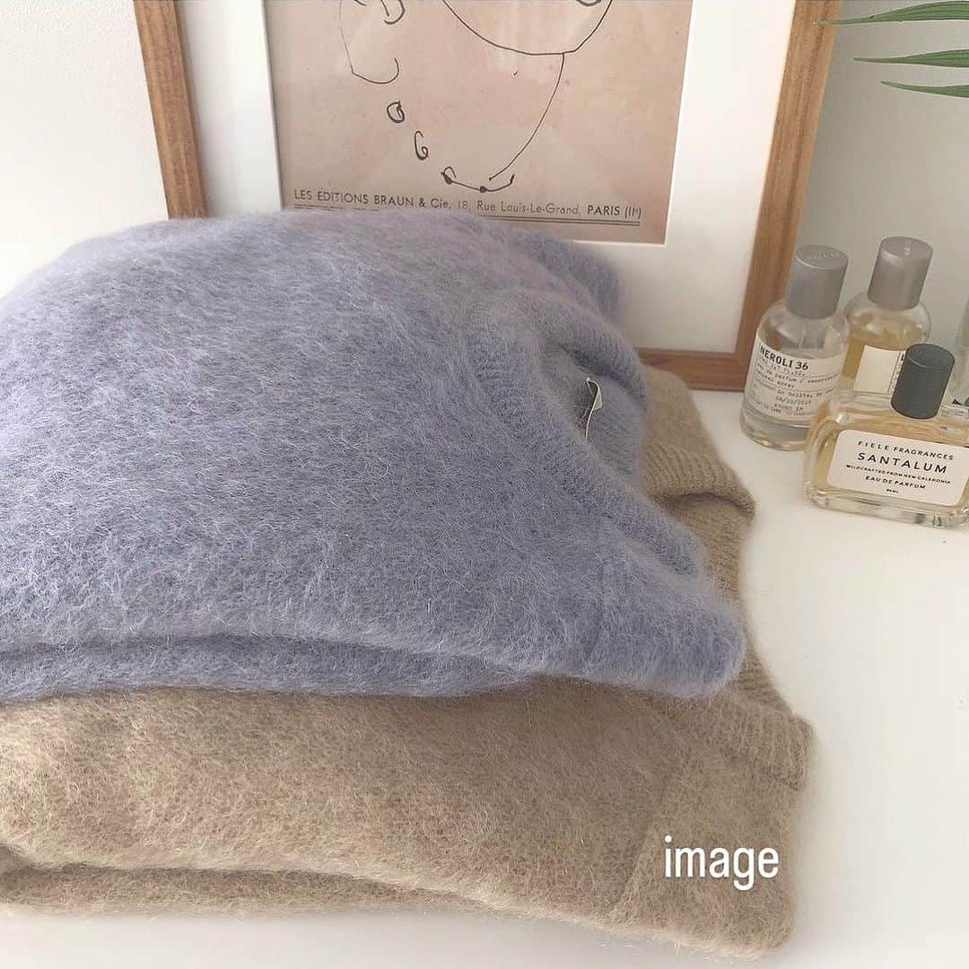 古賀美紀のインスタグラム：「※バングカット、バングカット顔まわり単品メニューは DMからのご予約になります✂︎  希望のお日にち時間帯、フルネーム、お電話番号記入📝  10月まだご予約可能です♡  ----------------------------------------- 　※ご予約するお客様へ※ 前日の夜 "21:00"以降の前日キャンセルは お控えください🥲 当日の日にち変更、二重予約は、お控えください🙇‍♂️ 無断キャンセルした方は （次回shima全店舗含めご来店時に30%キャンセル代頂きます） ご連絡の無しの15分遅れの場合30%キャンセル料頂きますので、 遅れそうな場合は、お店にご連絡お待ちしてます🥺 仕事中Dm'は気付きませんので🙇 ------------------------------------------  #韓国ヘア　#淡色女子 　#韓国インテリア」