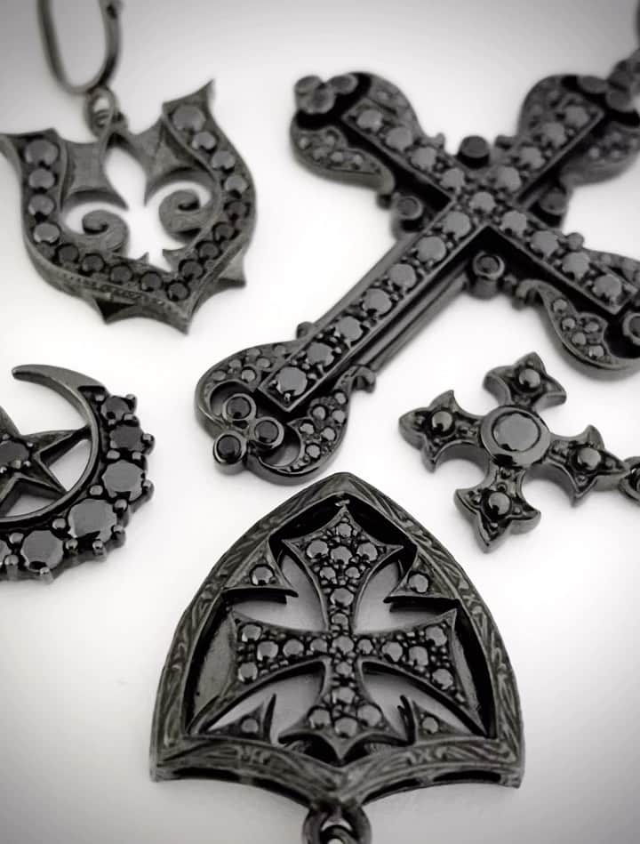 LoreeRodkin 銀座店のインスタグラム：「BLACK COLLECTION」