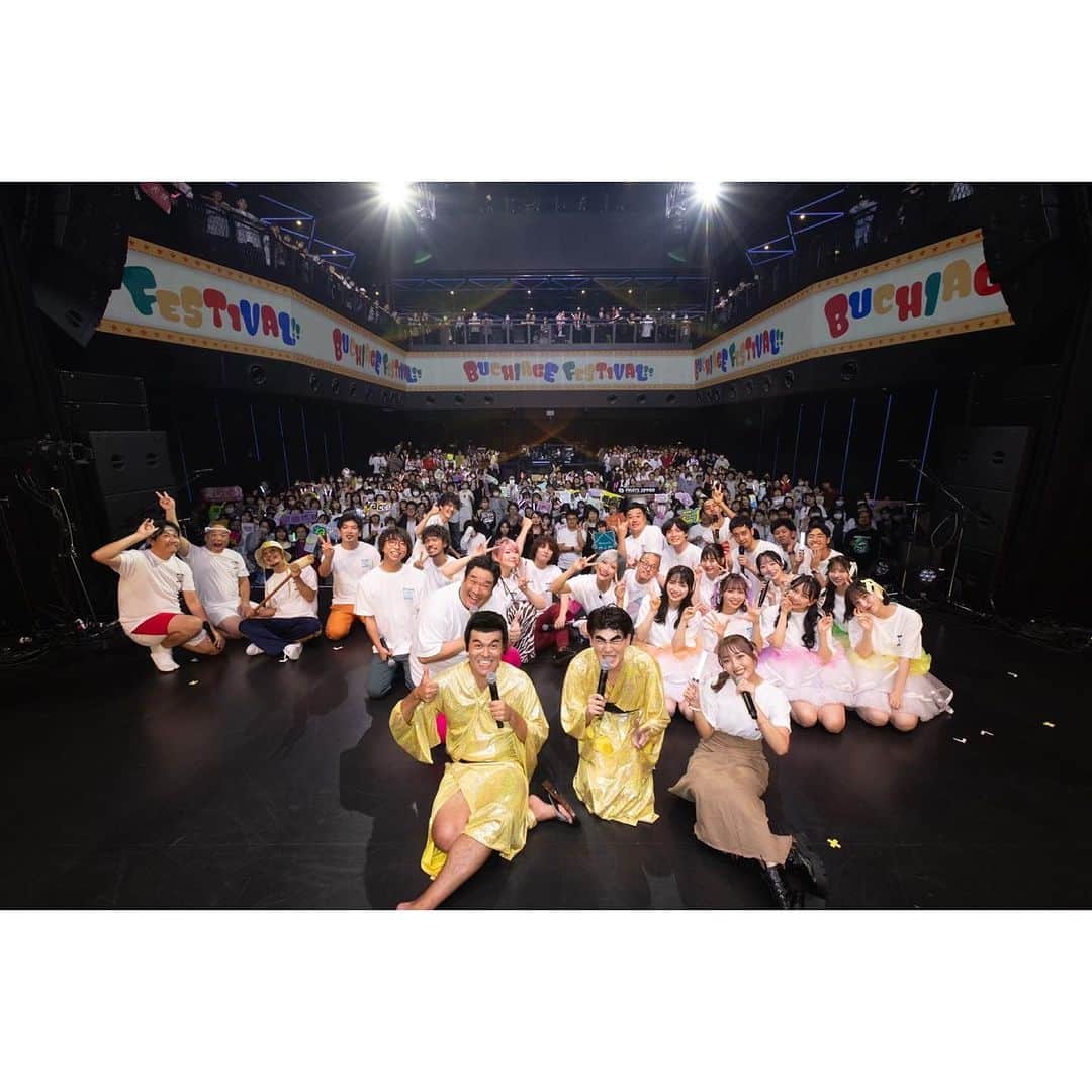 のインスタグラム：「ゆうきの裏垢  土佐兄弟のぶちアゲ文化祭2023 無事終了しました！  本当に豪華なメンバーが来てくださって大いに会場をぶちアゲてくださいました。  小栗旬さんとの漫才は夢のような時間でした！ あと僕は似てなかったです！！！！！  また来年！！！！！！！！！」