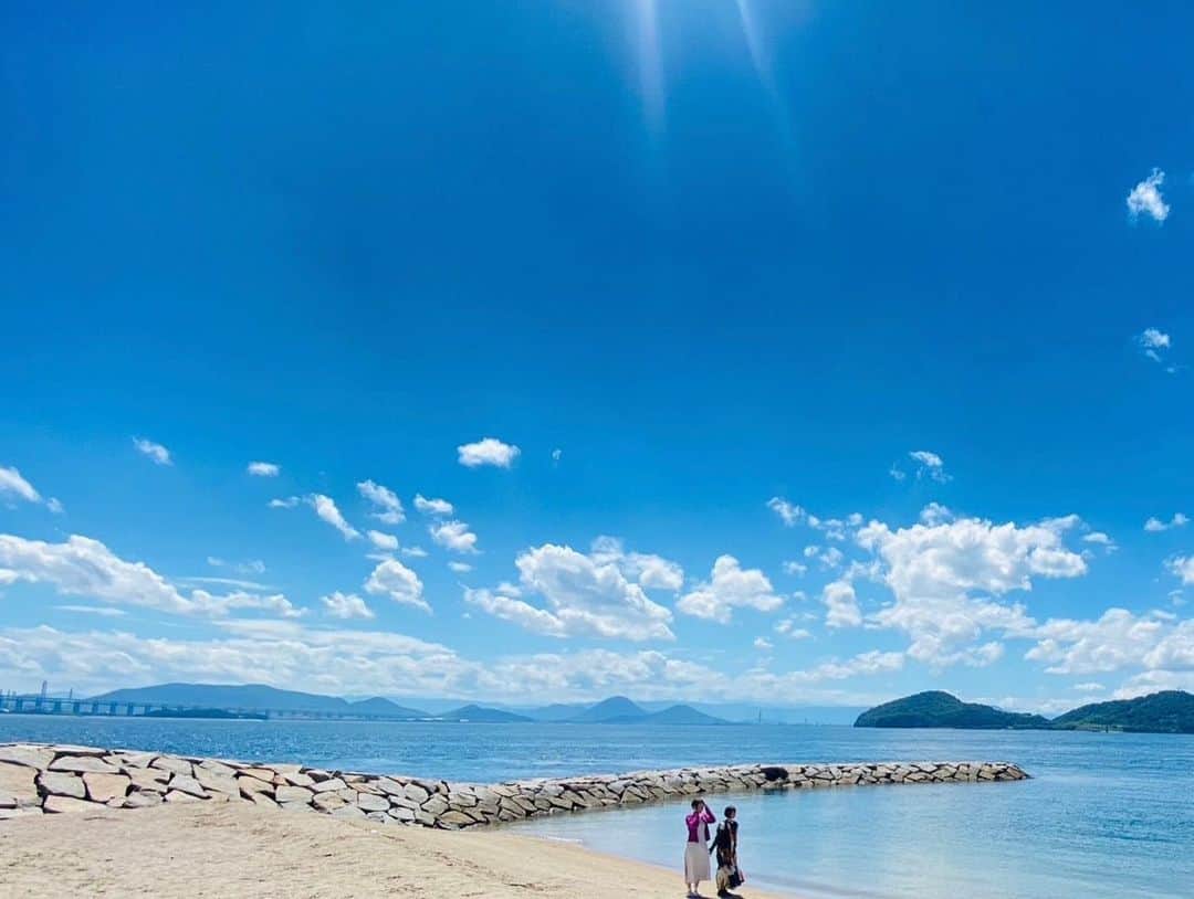 木内晶子さんのインスタグラム写真 - (木内晶子Instagram)「瀬戸内海の多島美を誇る香川県の島旅を紹介する「香川でたのしむ島旅のススメ」。 mimikaさんと一緒にたくさん笑い楽しく島旅へ行ってきました〜✨❗️色んな体験ができ驚き満載で凄い旅になりました！！個性豊かな島への旅は、アート・絶景・グルメ・癒やしなどの魅力にあふれています。 島へ旅したくなる情報満載でお届けします！ 「香川でたのしむ島旅のススメ」  TSCテレビせとうち　10月22日（日）　 午後１時３０分～午後２時　放送  再放送10月23日（月） 午後１時５５分～午後２時２５分　放送 是非、ご覧下さい🎵 #mimika さん #島旅 #うどん県 #うどん県それだけじゃない香川県 #アート  #絶景 #グルメ#癒し#瀬戸内海#tscテレビせとうち」10月2日 17時11分 - akiko0902kinouchi