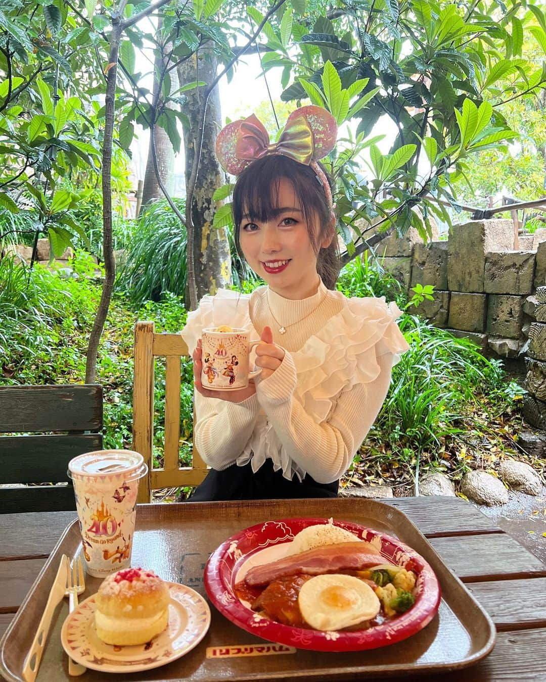 早川愛のインスタグラム：「🥞🥞🥞  今週もがんばろ💛💛💛 涼しくなってきたからまたディズニーいきたいなー🐹🐭  久しぶりのpancakeおいしかった💛💛💛 @eggsnthings_jp  パンケーキはしあわせの味💛💛💛 ほとんど私1人でたべたような？笑  ・  #エッグスンシングス  #パンケーキ #pancake #happy」