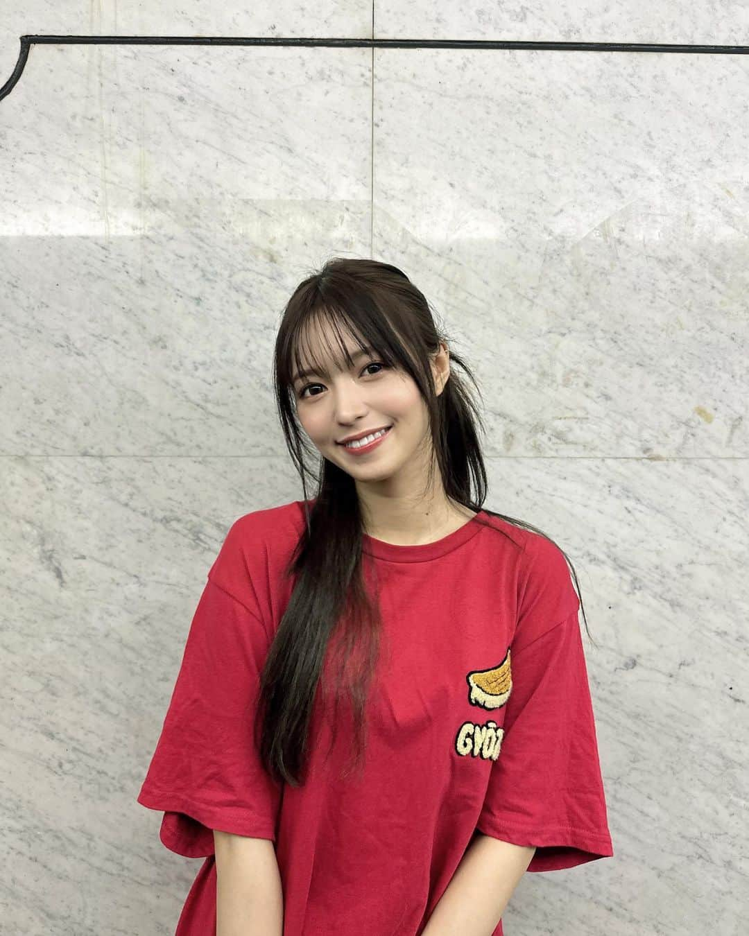 新井椎夏のインスタグラム：「餃子Tシャツかわいい？🥟」