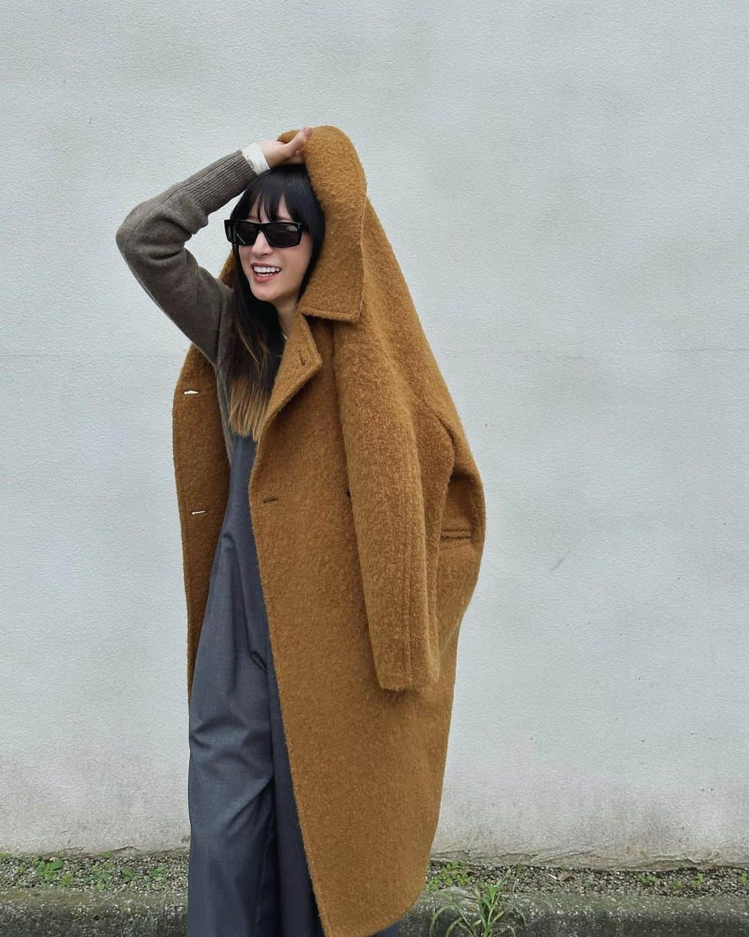 松本恵奈のインスタグラム：「COAT : clane（明日発売） SAROPETTO : clane（6日発売） YAK KNIT : clane(6日発売) sunglasses : CELINE SHOES : pellico BAG : the row」