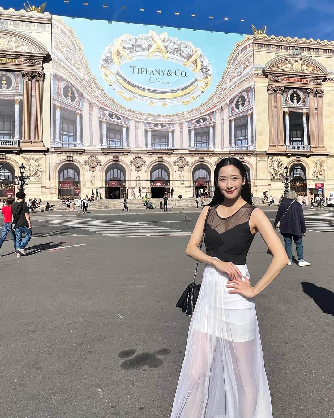 蘭乃はなさんのインスタグラム写真 - (蘭乃はなInstagram)「無事に日本に帰国しました。最終日はパリ・オペラ座のガルニエへ！  いま超話題の「Crystal Pite」を鑑賞しました。コンテンポラリ作品の3本立てでしたが、ダンサーたちの肉体から放たれるパワーに生きるエネルギーを沢山もらいました。終演後には「わたしもピカピカと光る生命体なんだ！」とか思ったりして…作品に影響されやすいタイプです(笑)  今回、パリ・オペラ座バレエ団の公演を拝見できたのは、産経新聞社様、クララ・ムーセーニュさん始め、ご家族の皆様のご厚意があってでした。素晴らしい体験をさせていただき感謝の気持ちでいっぱいです！！ Thank you @clara_mousseigne @privateagencym__m   またパリに行けるよう、お仕事がんばります！！(あぁ月並みな言葉しか出てこない！)  まだ載せてない写真あるので、しばらく私の投稿にお付き合いください。  あ、ファントムのボックス席も確認してきたよ☺︎  #パリオペラ座  #パリオペラ座バレエ団  #operadeparis #garnier  #claramousseigne」10月2日 17時29分 - rannohana_official