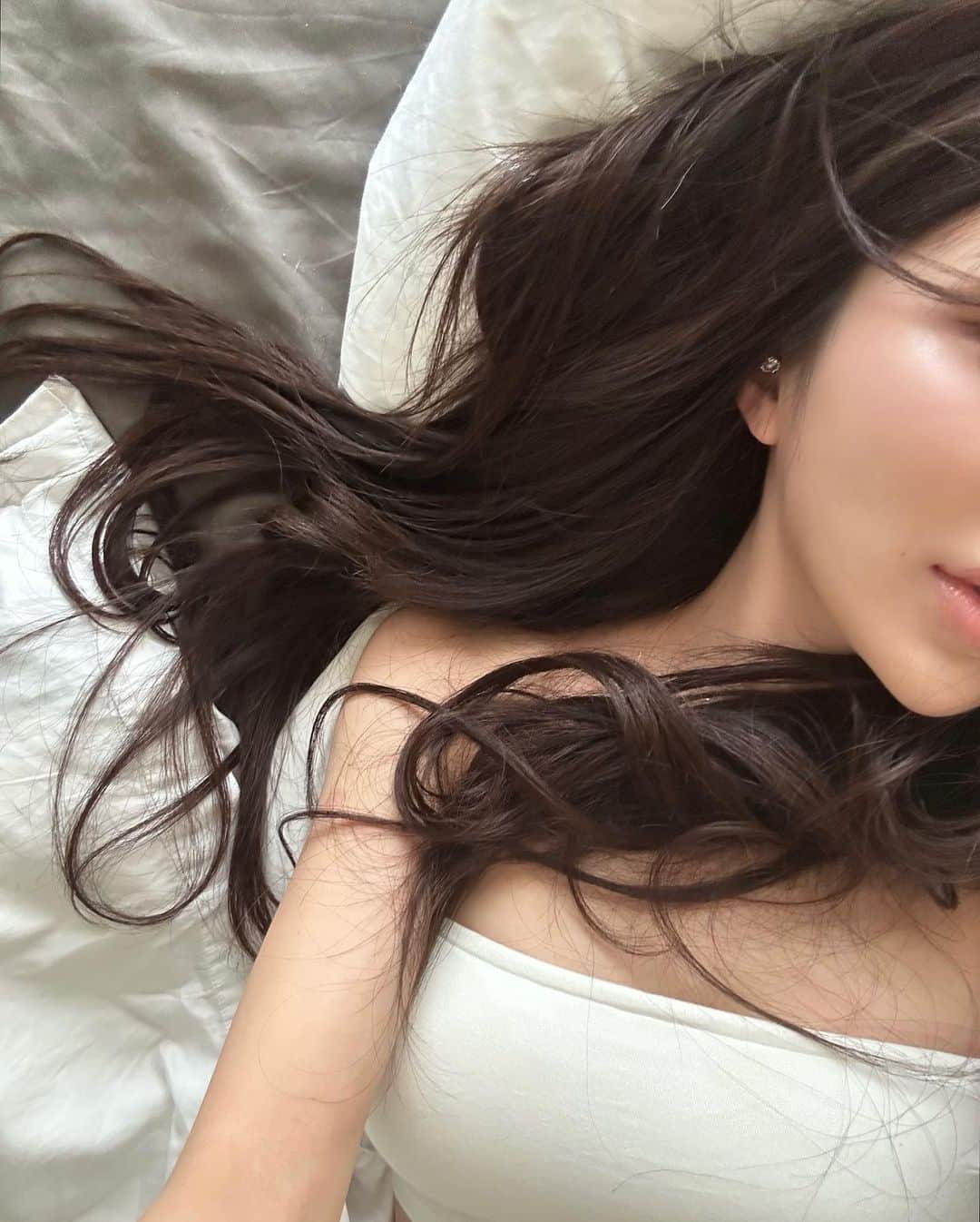 梯真奈美さんのインスタグラム写真 - (梯真奈美Instagram)「いろいろ♡  1 贈る相手を想って選ぶお花 2 休日の午後 3 愛おしい笑顔 4 ホカンス 5 JOSEMOON 6 誘惑の断面 7 最近の愛用シャドウ 8 お気に入りの器たち 9 10 友達とディナー  #photodump」10月2日 17時29分 - official_manami