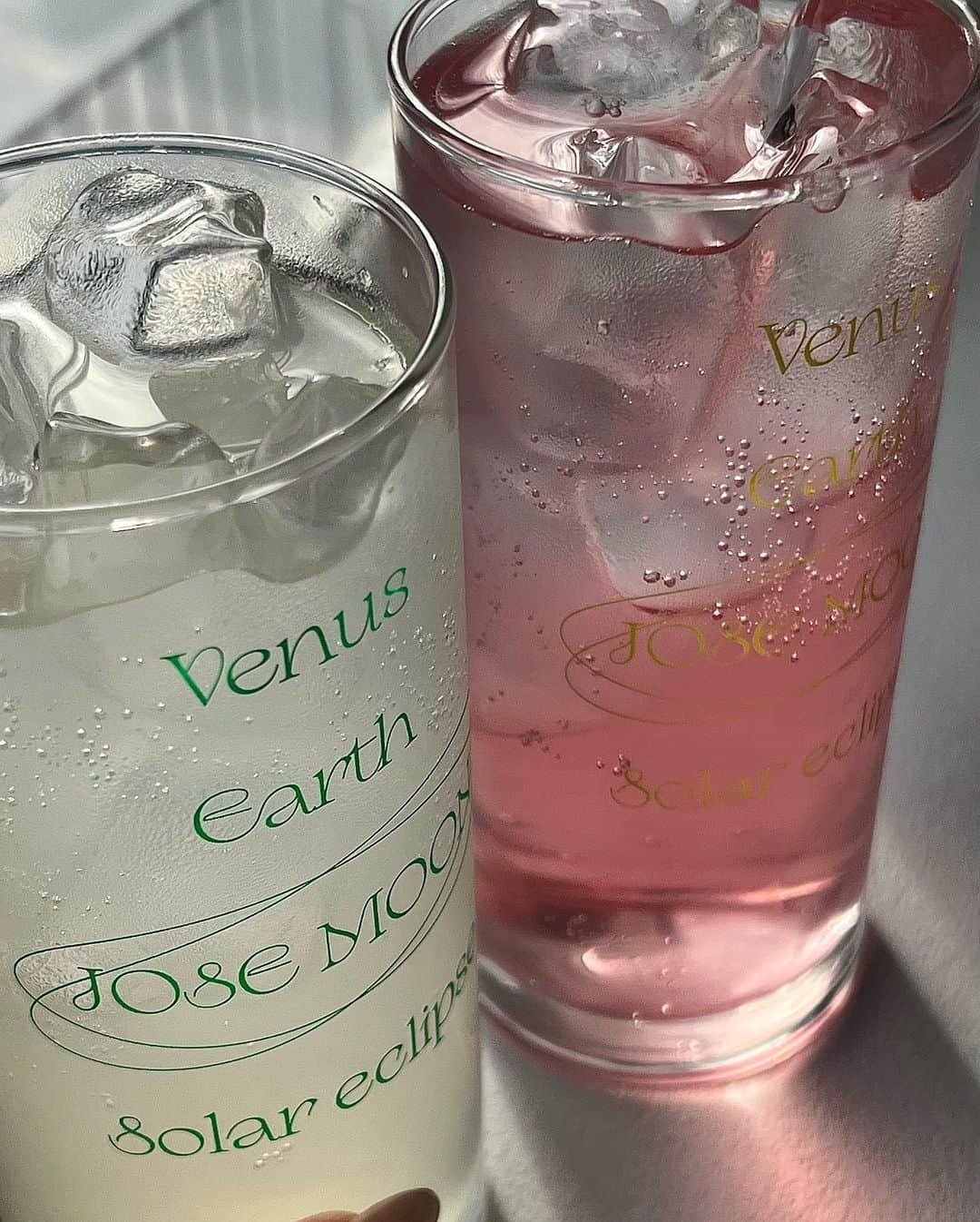 梯真奈美さんのインスタグラム写真 - (梯真奈美Instagram)「いろいろ♡  1 贈る相手を想って選ぶお花 2 休日の午後 3 愛おしい笑顔 4 ホカンス 5 JOSEMOON 6 誘惑の断面 7 最近の愛用シャドウ 8 お気に入りの器たち 9 10 友達とディナー  #photodump」10月2日 17時29分 - official_manami