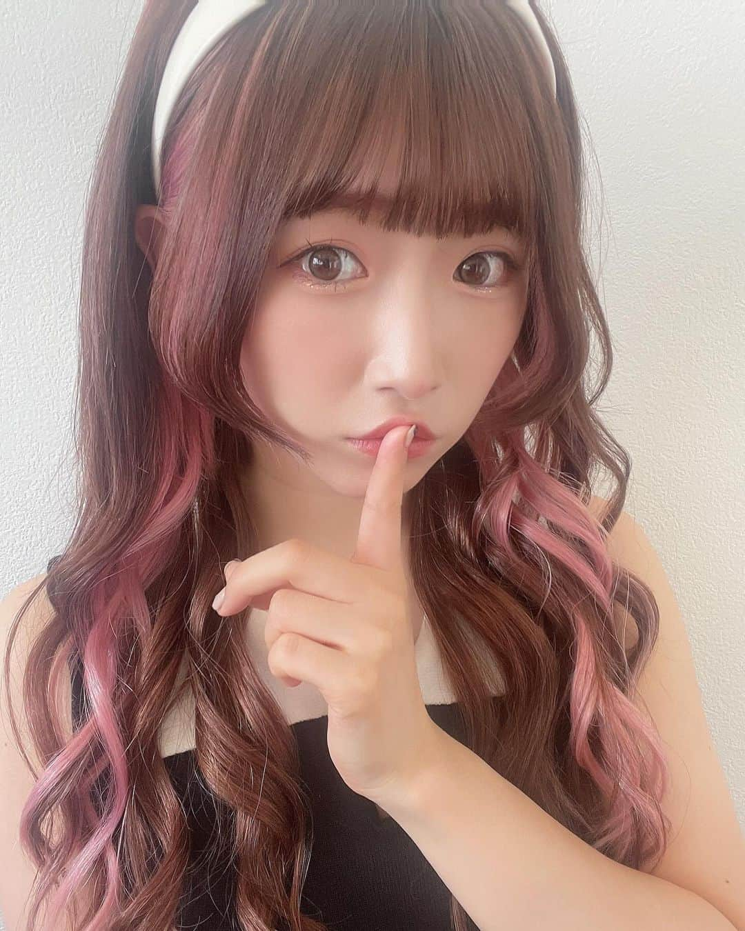 平野友里（ゆり丸）のインスタグラム：「🎀  ロングヘアの毎日、たのしい🥰🤍🤍  ・ ・ ・ ・  #ゆり丸 #平野友里 #ロングヘア #ロングヘアアレンジ #ロングヘアー #ロングヘアスタイル #ロングヘアーアレンジ #ロングヘアー女子 #巻き髪 #巻き髪アレンジ #巻き髪ロング #巻き髪スタイル #巻き髪ヘア #姫カット #姫カットロング #姫毛」