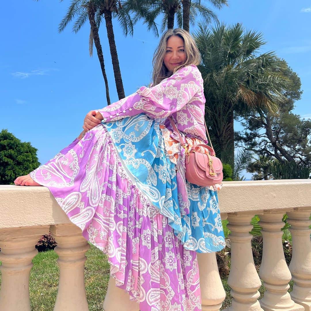 ココリボンのインスタグラム：「SITTING PRETTY | In my fave dress and bag combo 💕 @cocoribbon_official   Dress: @cocoribbon_official  Bag: @nikkiwilliams_official」