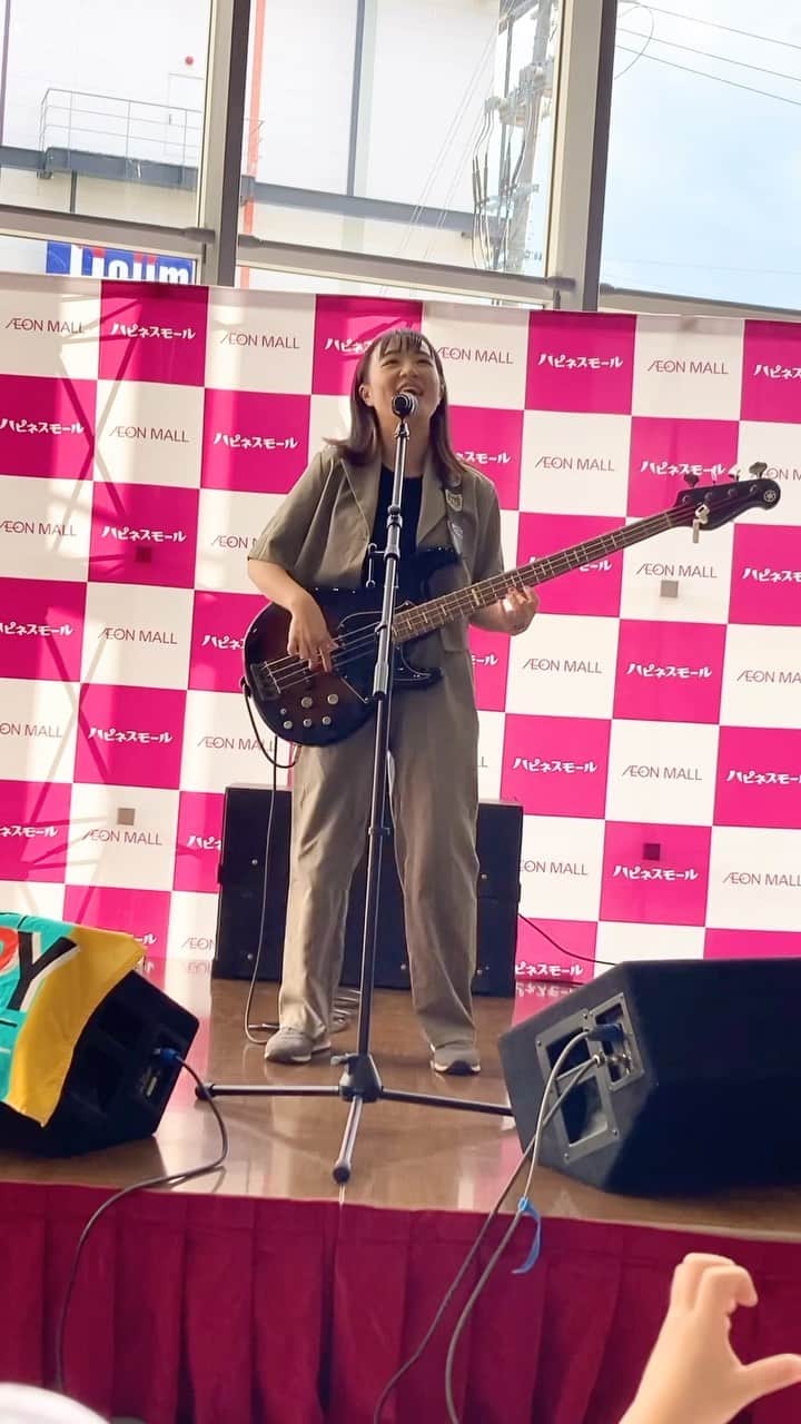 OKAPYのインスタグラム：「. 🍓すとろべりーサンバ  イオンモール松本ライブ動画、第2弾😌✨ 昨日のPAさんが昨年お会いしてSNSでも繋がった 方で、またこうして1年ぶりにお会い出来て 本当に嬉しかった〜🥹🙏🎸 出会いと繋がりに感謝ですね..🍀」