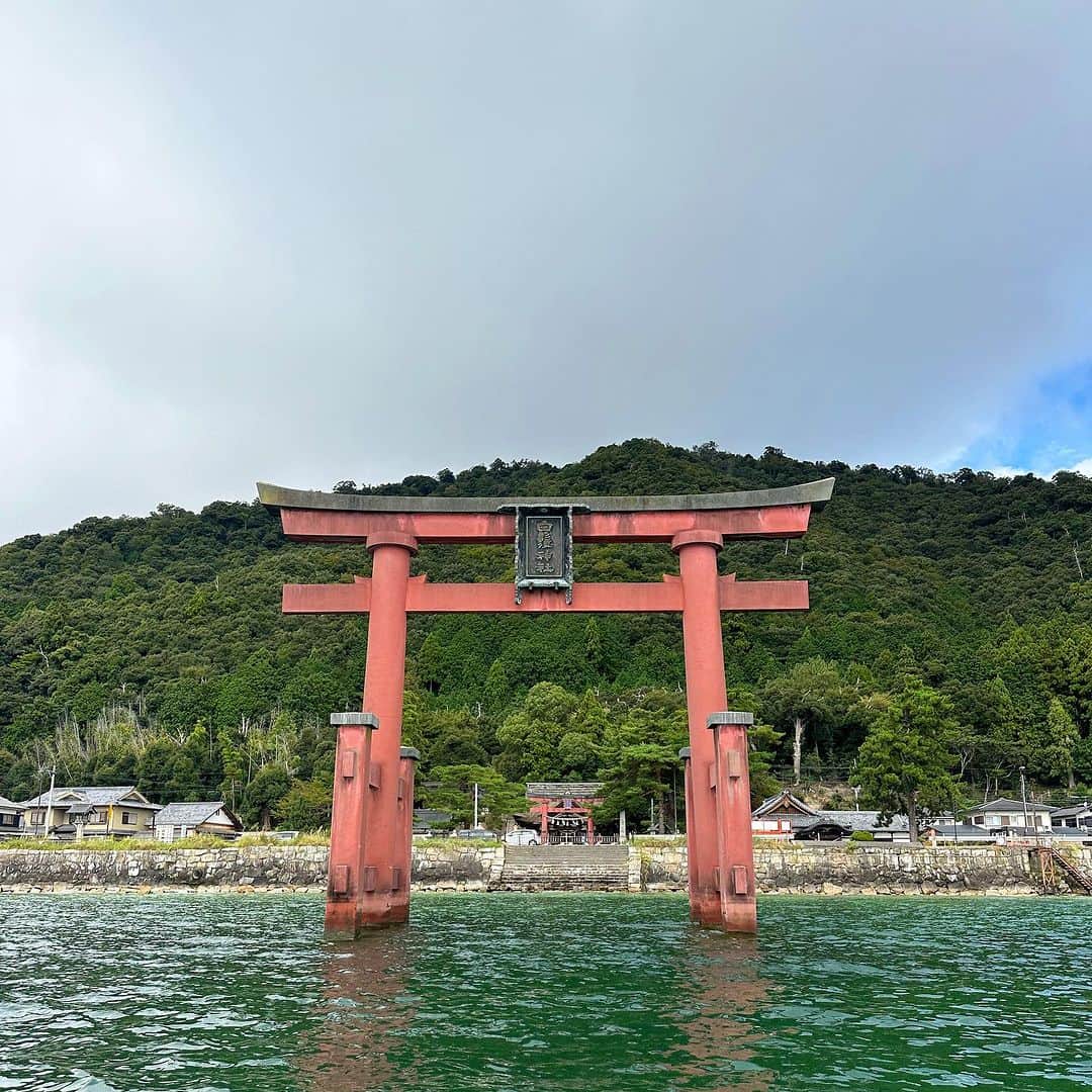 嵜本将光 のインスタグラム：「もうそろそろ ラスト琵琶湖かな  今年も事故無く 無事元気に過ごせた事に感謝御礼  #白髪神社 #琵琶湖」