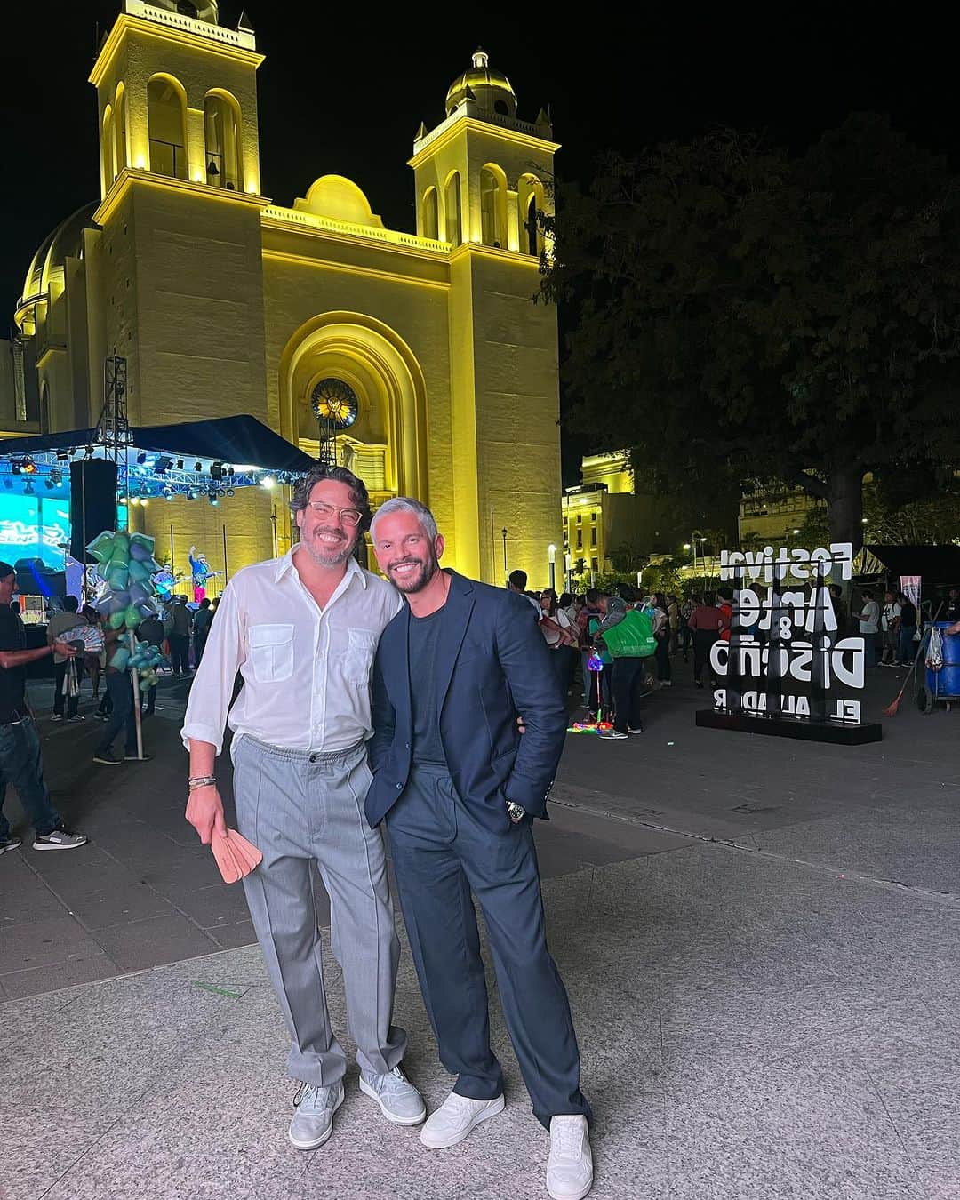 Rodner Figueroaさんのインスタグラム写真 - (Rodner FigueroaInstagram)「Orgullosos de @rodnerfigueroastyle de haber sido parte de la semana de la moda de El Salvador @smoda.sv dentro de Un majestuoso escenario como el #palacionacional de #elsalvador en el #centrohistorico Gracias a @conamypesv por el apoyo a las micro y pequeñas empresas del diseño salvadoreño y a la plataforma de #smoda por amplificar el inmenso talento del pulgarcito de América!!! #rodnerfigueroastyle #rodnerfigueroa #sansalvador #fashionweek」10月2日 8時43分 - rodnerfigueroa