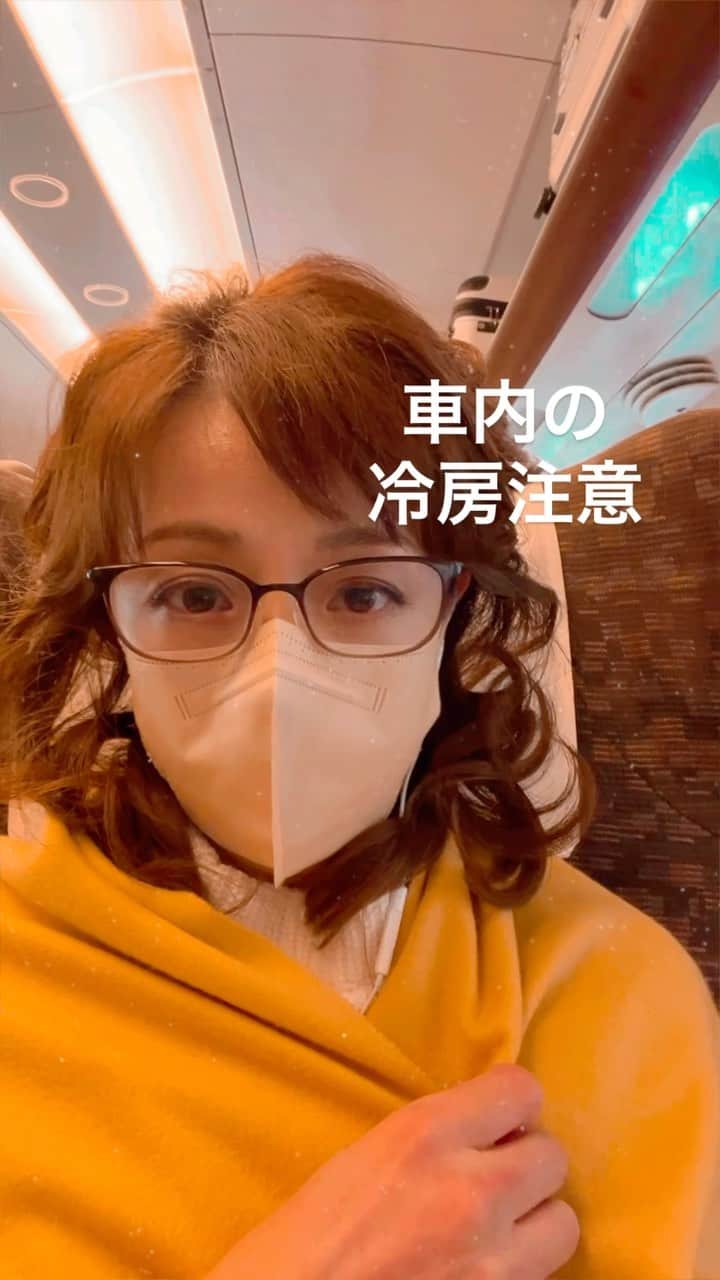 羽野晶紀のインスタグラム：「最近、携帯の調子悪く😅動画編集中に携帯が止まる🙄🙄すいません😅金曜日の動画あげますね😅 #よーいドン　　衣裳は　#lavenir #羽野晶紀　#新幹線　#お弁当　#東京駅　#新大阪駅」