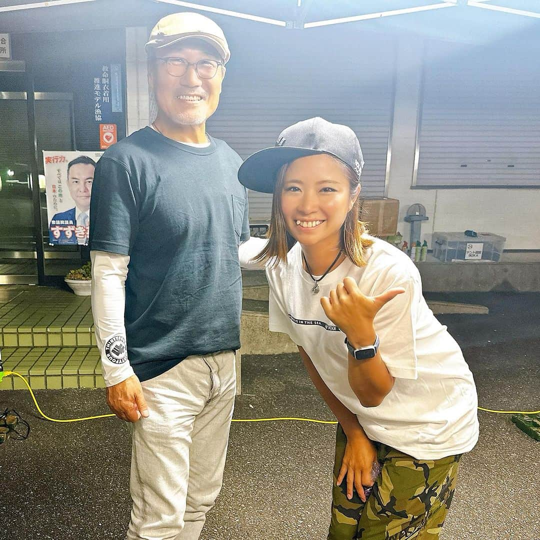 渕上万莉 のインスタグラム：「34アジングカップ🏆in三重✨  今回もMC担当として🎤紀伊長島に行ってきました🙌🏽🌴  今回も天気とカメムシに恵まれ 参加者の皆さまと楽しい時間を過ごせました😆🌙  毎回抽選会にテレビとロッドがあるってゆーのが凄すぎる😂📺‼️  次回は10/7(土)福井大会です✨ エントリーが10/4までなのでまだ間に合うよ🤳‼️✨  私もお待ちしてまーす🙌🏽❣️  #アジングカップ #アジング #34 #thirtyfour  #家邊克己 さん #釣りイベント #釣り大会 #フッチー #渕上万莉」