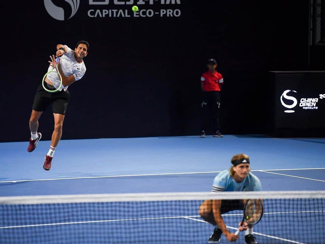 マルセロ・メロのインスタグラム：「Dura derrota por aqui! Chegamos a ter dois match points p vencer a dupla que hj está 1 do mundo, mas não deu. Thanks @alexzverev123 for playing with me again. 🙌🏻!. . Semana que vem no Master1000 de Shanghai eu vou jogar com o Rafa Matos. Falamos várias vezes que um dia essa dupla ia sair. Vaaamo q vaaamo 🇧🇷🇧🇷. . . @centauroesporte @bancobmg @volvocarbr @asicsbrasil @cbtoficial @headtennis_official 📸@atptour」