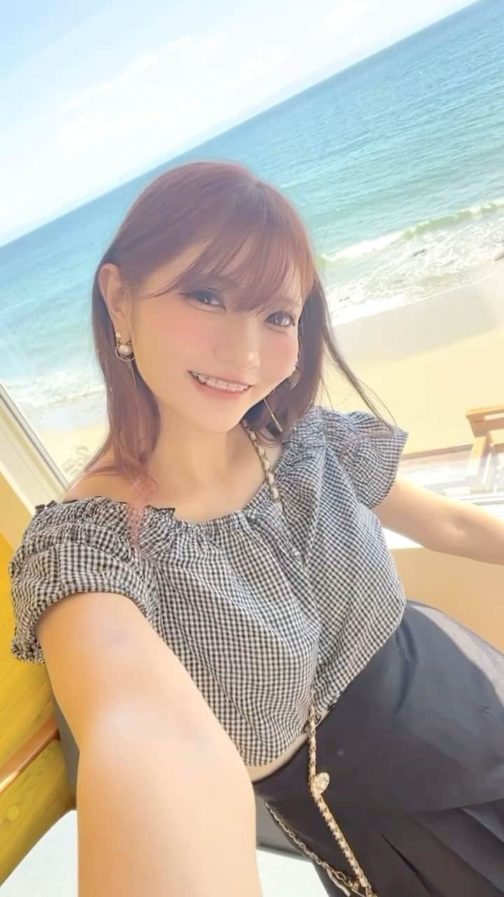 ゆーちゃんのインスタグラム：「「他人ウケ」を求めて苦痛に過ごすくらいなら 「自分ウケ」で笑顔過ごして ありのままの自分を嫌われる方がずっといい！  同じ環境におかれても 不幸だと嘆いていている人と 幸せそうにしてる人とでいて  幸せって目の前にあると気づいてる人は とても魅力的🌊  #シングルマザー」