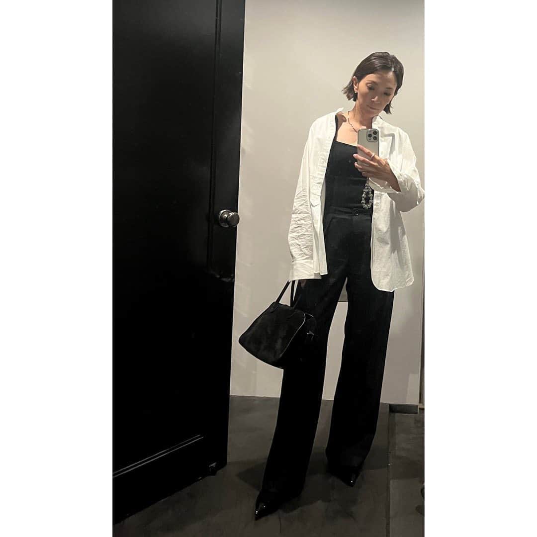 高橋志津奈のインスタグラム：「いつかのコーデ✨ . #shizunascoordinate #モノトーンコーデ」