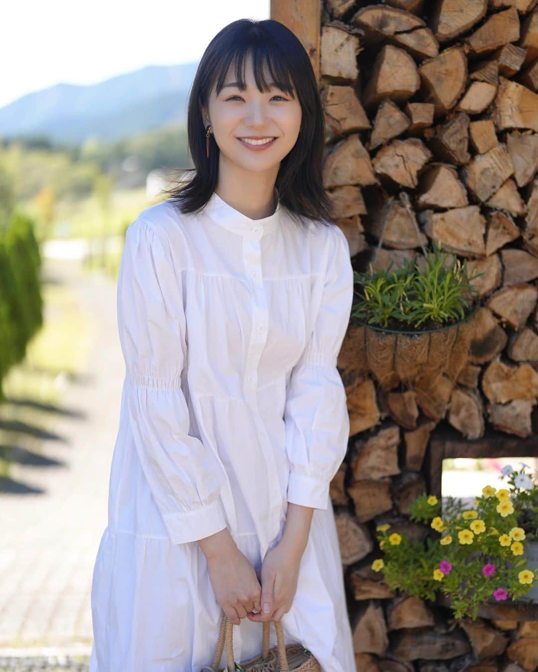 長谷川かすみのインスタグラム：「歳を重ねました！！！  私に関わってくださっている＆応援してくださっている皆様、本当にありがとうございます。 おかげで、にこにこと日々を過ごせています😌  31歳も健やかに楽しく、成長しながら過ごしていきたいです。 これからもどうぞよろしくお願いします🙇‍♀️！」