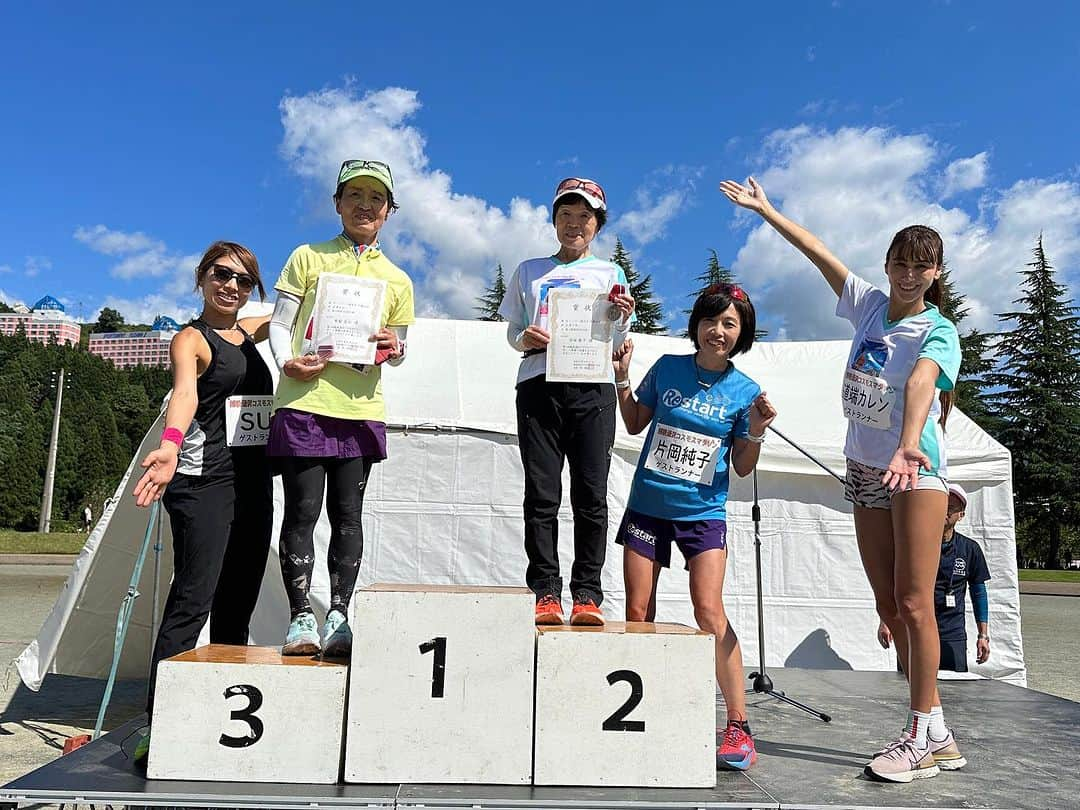 道端カレンさんのインスタグラム写真 - (道端カレンInstagram)「越後湯沢♨️コスモスマラソン🌼🌼  21kmのハーフマラソンがメインの大会ですが、5km, 10kmの部などもあり、10kmのゲストランナーや表彰式のプレゼンター等務めさせていただきました🏆✨✨  私自身も今年3月以来のゲストランナーをさせていただいたり、新潟のとっても美味しい食事や温泉に癒されっぱなしの楽しい時間を過ごさせていただきました💖💖  来年の大会もまた楽しみです😁🩵🩵🩵 越後湯沢にいらしたことのないランナーの皆さま、是非エントリーお待ちしております✨✨  #越後湯沢 #新潟県 #ハーフマラソン #コスモスマラソン #越後湯沢コスモスマラソン  #コスモス」10月2日 9時35分 - karenmichibata