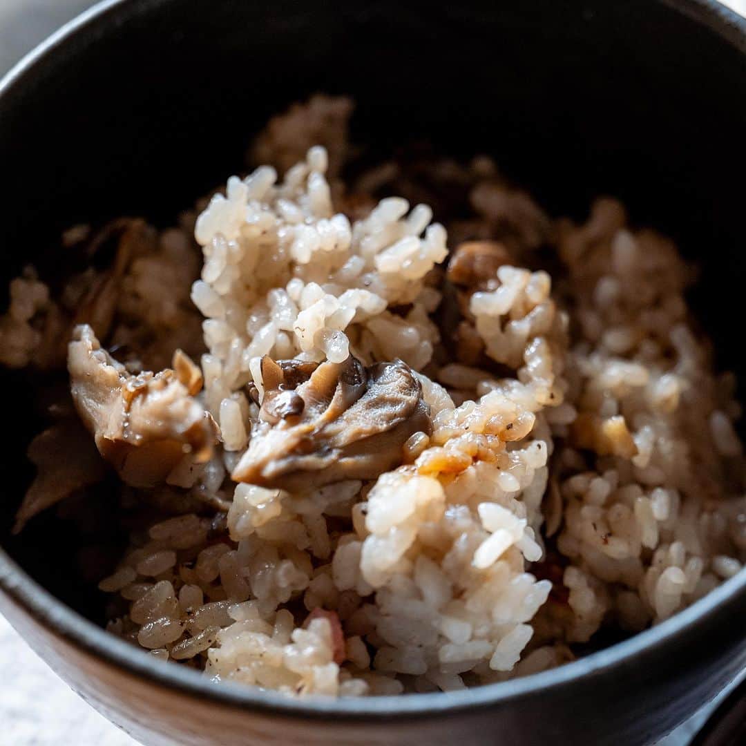 武井義明のインスタグラム：「残り物で朝食。  #leica_photos #leicaphoto #leicaphotography #leicasl #leicasl601 #foodphotography #foodphotographyandstyling #bento #lunchbox」