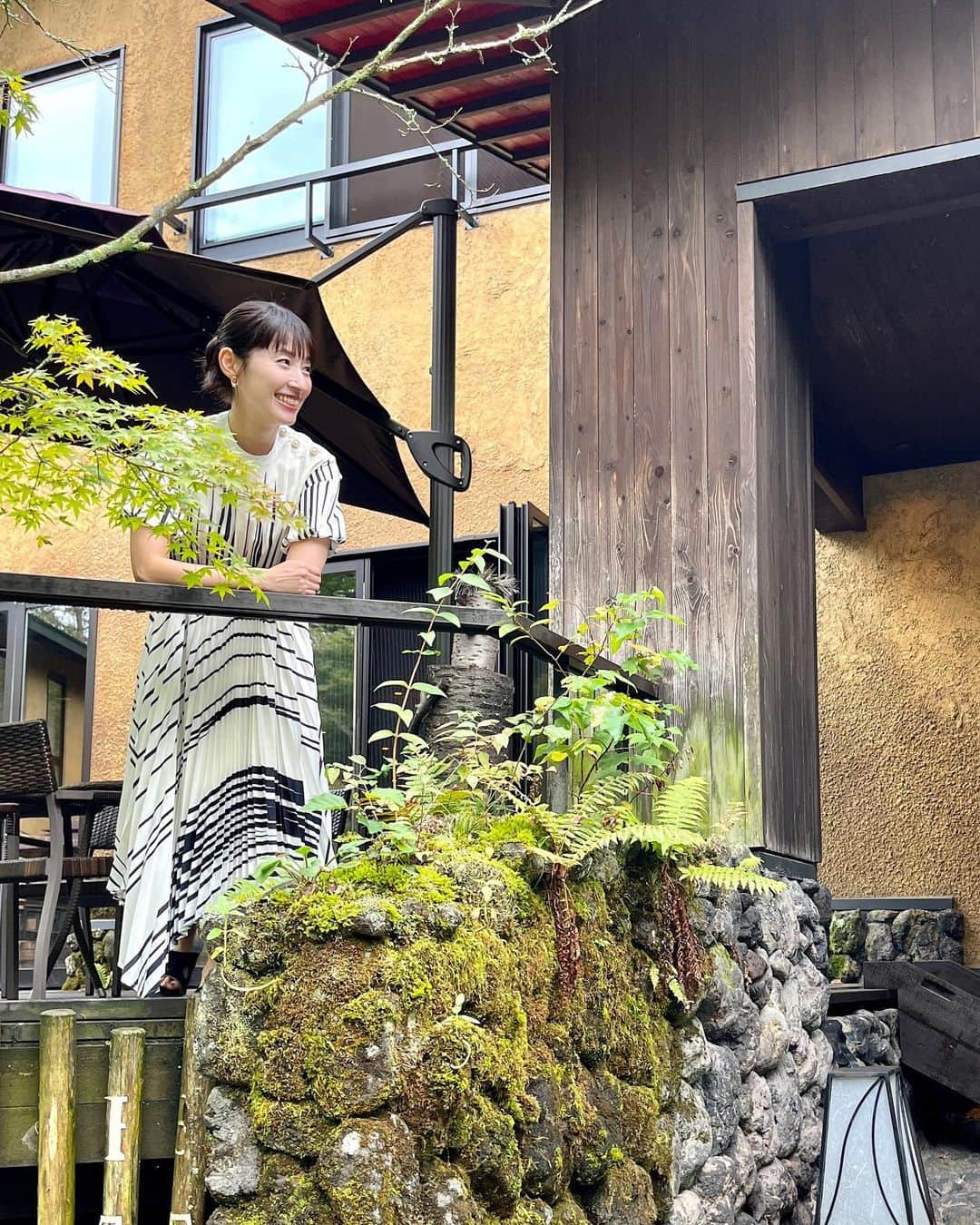 田中千絵のインスタグラム：「🌿長野県·軽井沢🌿  ただいま、軽井沢！ 一年ぶりに帰って来ました。 今年も11月に台湾の民視テレビで放送される 番組ロケでお邪魔しています。  一日目はアンシェントホテル浅間軽井沢さんで 田中社長にインタビューさせていただきました。 @ancient_hotel   田中社長からたくさんの貴重なお話を伺い 初日からハッピーな出会いとスタートに感謝です ( ´▽` )ﾉ  それでは今日も一日頑張ります！ みなさんも素敵な一週間の始まりを!!! . You can enjoy Japanese hospitality in this lovely hotel. . 輕井澤，我回來了！ 相隔一年再次回到舒服又可愛的地方。 這一趟的外景節目 將在11月份在民視電視台播出喔！  第一天拜訪了Ancient Hotel淺間輕井澤 進行田中社長的採訪。 @ancient_hotel   田中社長分享了很多很有意思的故事 第一天的外景就遇見這位 非常有想法又很有人性的社長 真的很棒的開始，心裡滿滿的感恩( ´▽` )ﾉ  今天的外景也會加油的！ 祝大家新周愉快!!! . . . #台湾 #台灣 #taiwan  #魅力滿點信州美食之旅 #民視電視台11月18日播出 #長野県 #軽井沢 #輕井澤 #アンシェントホテル浅間軽井沢  #ancienthotel  #台北と東京の生活 #中国語」