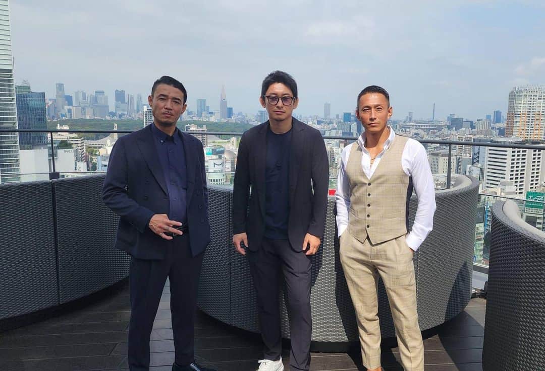 吉永啓之輔のインスタグラム：「ポーカー教えてくれ ３人共、出来ない😂」