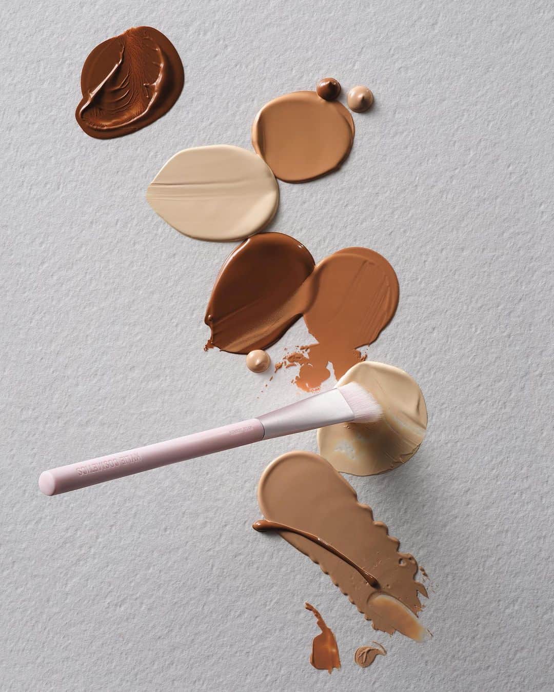 Kylie Cosmeticsさんのインスタグラム写真 - (Kylie CosmeticsInstagram)「our new power plush longwear concealer is a hydrating, weightless and buildable formula that brightens, blurs and smooths the skin with a natural satin finish 🤍 available now on our site and in @ultabeauty stores october 8! 😍」10月2日 10時17分 - kyliecosmetics