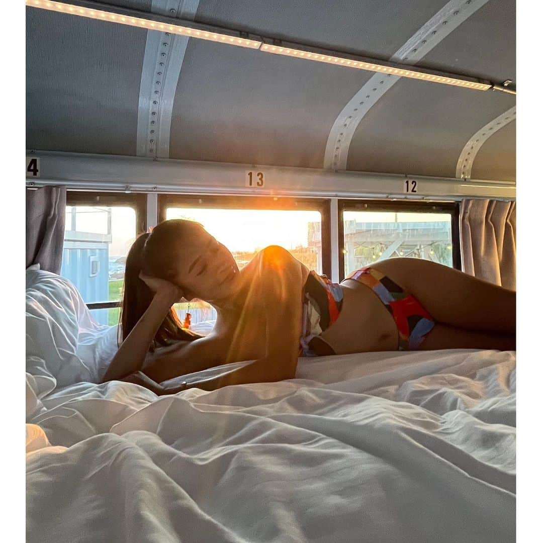 菊池なつきさんのインスタグラム写真 - (菊池なつきInstagram)「今週もがんばろっ◡̈♥︎  #oceanbus #車中泊　#貸別荘　 #千葉観光　#海の見える家  #アメリカン #カルフォルニア #バス #bus #夏 #summer #おしり  #海 #sea #Japanesegirl  #instatravel #水着 #水着 #日焼け女子  #backview #女子旅 #sauna#サウナ#サ活#サウナ女子 #bajurenang #bikini#個室サウナ#サウナー」10月2日 10時21分 - kikku_n