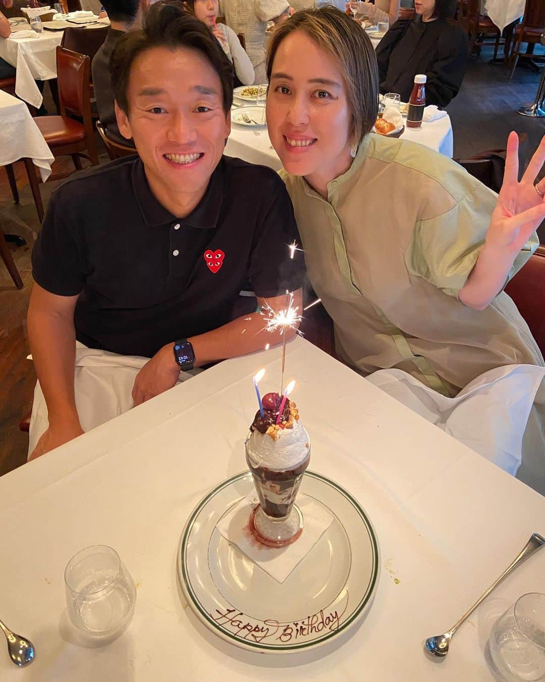 大山未希さんのインスタグラム写真 - (大山未希Instagram)「🎂  ＼38歳になりました／  長野県にいるので 早めにお祝いしてもらった！  LINEなどお祝いのメッセージくれた方も ありがとうございます！  お仕事もプライベートも充実して 大変なこともあるけど楽しい毎日を送っています！  今後ともみなさん！ よろしくお願いしますねー🩵  ※謎にろうそくを吹き消すだんな。 　誕生日はわたしやで？笑  #誕生日 #dm誕生日 #ウルフギャング六本木 ↓」10月3日 7時00分 - miki_oyama1003