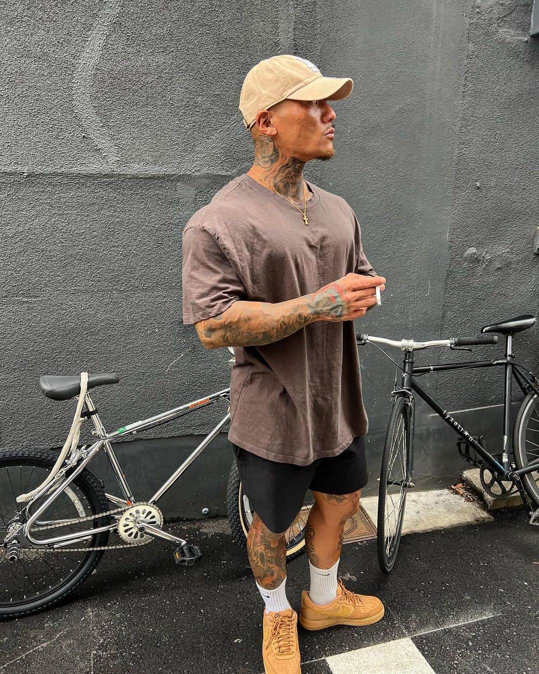 のインスタグラム：「#streetstyle#fashion#fitness#workout#gym#physique#bodybuilding#tattoo#japanesetattoo  💛🤎🖤💛」