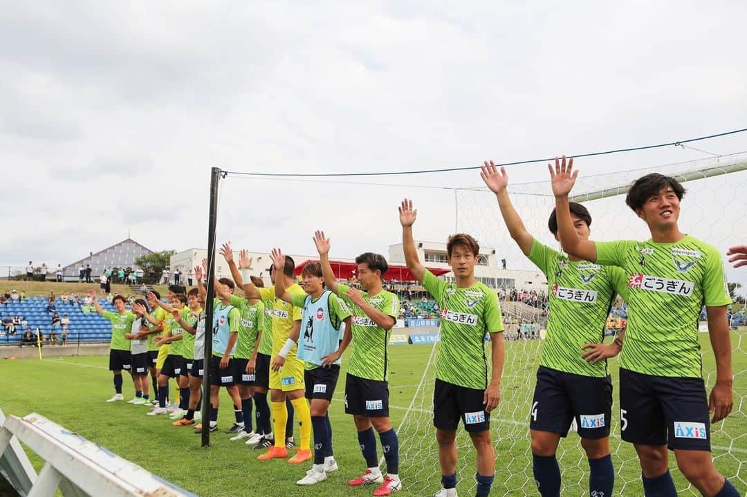 ガイナーレ鳥取のインスタグラム：「. 🏆2023明治安田生命J3リーグ 第29節 🏟️オールガイナーレYAJINスタジアム 🆚FC今治 ⚽️3' #重松健太郎、61' #田中恵太  昇格に向けて負けられない状況で、チームを押し上げる大きな大きな勝利！ 90分間を通して共に戦ってくださり、ありがとうございました🙌  次節も、ヤジン戦！ 10月8日(日)13:00 Kick Off 米子市のオールガイナーレYAJINスタジアムでSC相模原と対戦します🔥 ぜひスタジアムで共に戦いましょう‼︎‼︎  #ガイナーレ鳥取 #Beyond #糸原紘史郎 #増谷幸祐 #飯泉涼矢 #鈴木順也 #世瀬啓人 #普光院誠 #牛之濵拓 #富樫佑太 #小澤秀充」