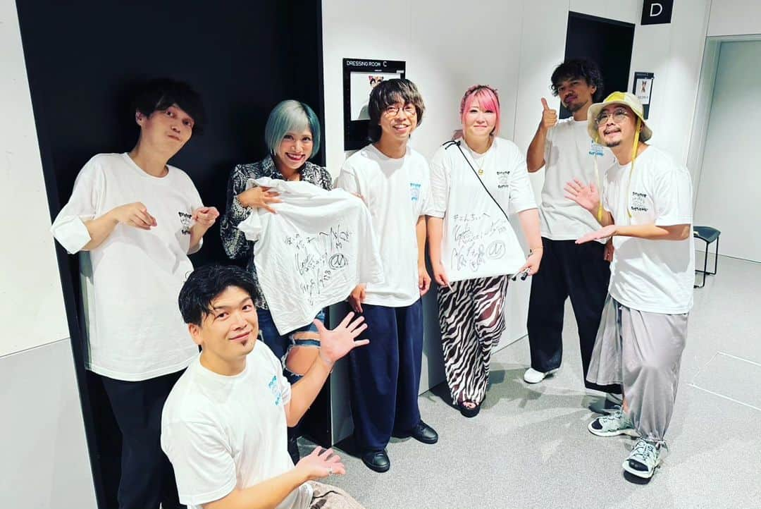 横山祐介さんのインスタグラム写真 - (横山祐介Instagram)「🥁2023.10.1📸 土佐兄弟のぶちアゲ文化祭2023 at Zepp Shinjuku  お笑いと音楽の異文化交流 めちゃくちゃ楽しかった〜。  世代的にはやはり生でクールポコ。さんの ネタを見れたのが感激でぶちアガリました。  VIVANT視聴者が少なかったのに "おいドラムonドラム"をしてしまったのが反省点。  呼んでくださった土佐兄弟のお二人 本当にありがとうございました！  #wacci #土佐兄弟 #ぶちアゲ文化祭 #岡崎体育 #ふるっぱー #ねお #クールポコ。 #四千頭身 #ちゃんぴおんず #ぱーてぃーちゃん #ラパルフェ」10月2日 10時38分 - yan_drums_wacci