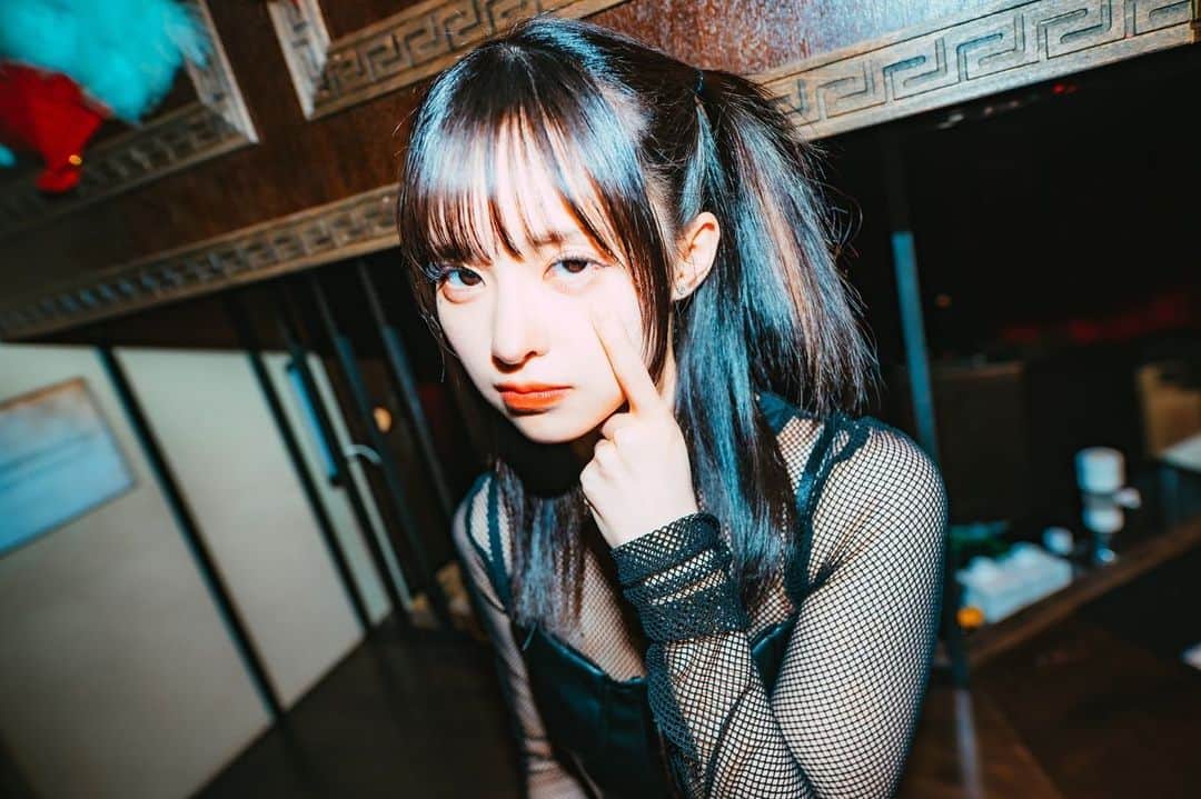 中森千尋さんのインスタグラム写真 - (中森千尋Instagram)「私のソロ曲、 鬱鬱バッキュン 聴いてくれた〜？^^  衣装や構成など 全部考えました  自分の中の応援歌でもある曲です。誰かの応援歌にもなってくれたらいいな  是非聴いてねっ  https://youtu.be/oyIMPvGX9kM?si=D4r8x1YM1FMRvcOV」10月2日 10時41分 - fujisakinagi