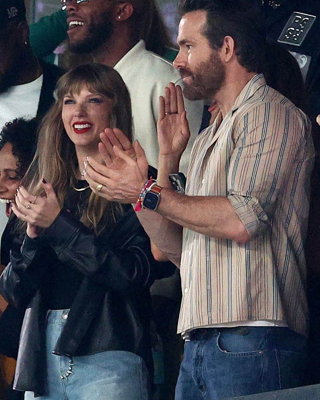Vogueさんのインスタグラム写真 - (VogueInstagram)「In case you somehow missed it: @taylorswift has been spending time with Kansas City Chiefs tight end #TravisKelce. She enthusiastically watched last Sunday’s game in Missouri against the Chicago Bears from Kelce’s box, and this week, she’s back for another one. This time, the star brought her squad (@sophiet, @blakelively, and @vancityreynolds) along with her to watch the Chiefs faceoff against the Jets. Tap the link in our bio for more.」10月2日 10時45分 - voguemagazine